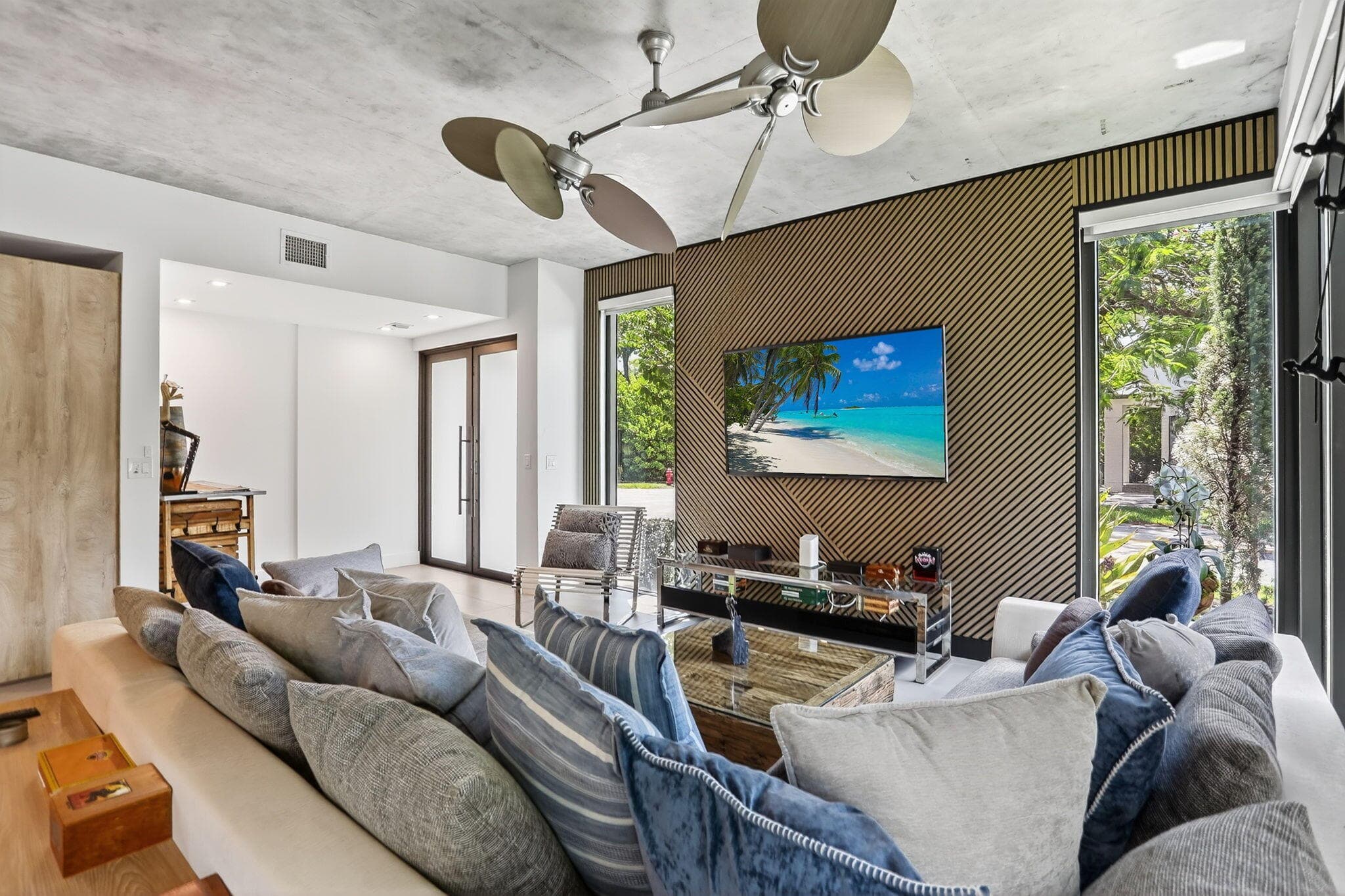 925 NE 6th Street, Fort Lauderdale, FL 33304 4