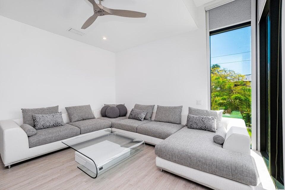 925 NE 6th Street, Fort Lauderdale, FL 33304 19