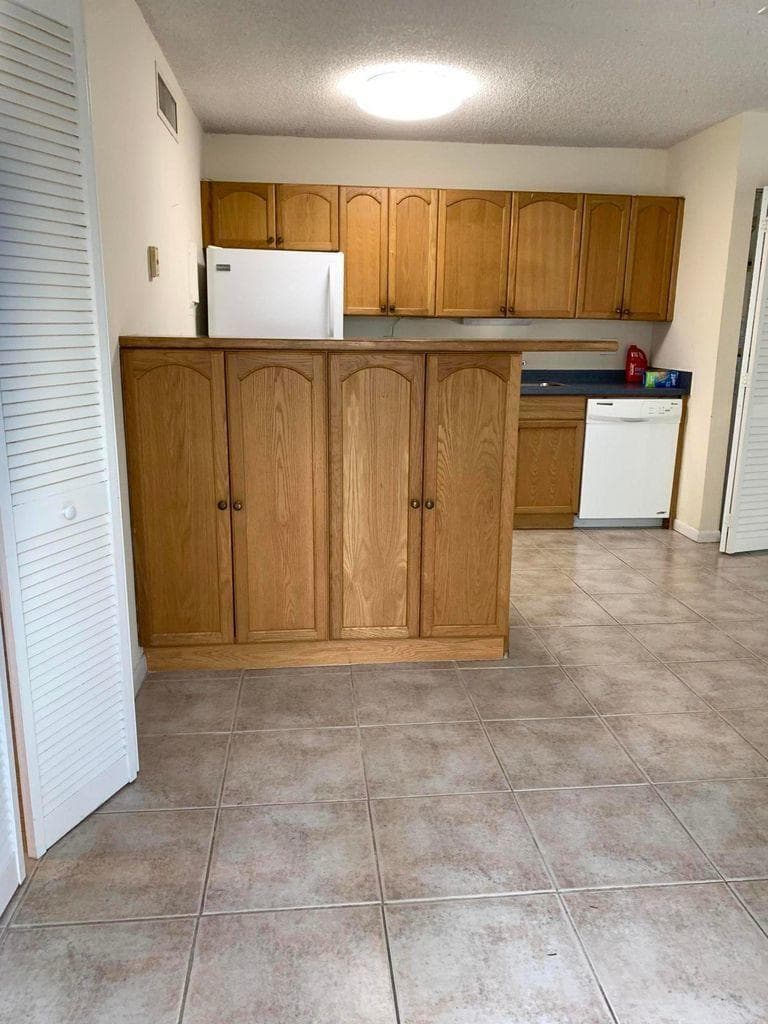 643 Executive Center Drive Q-102, West Palm Beach, FL 33401 4