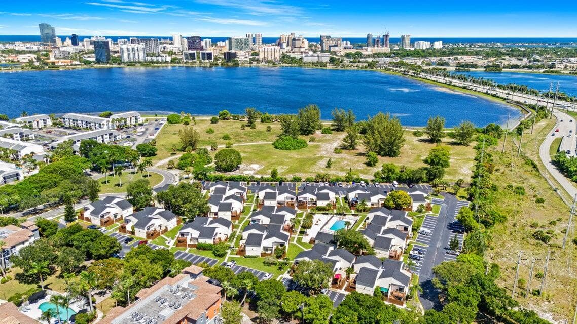 643 Executive Center Drive Q-102, West Palm Beach, FL 33401 2