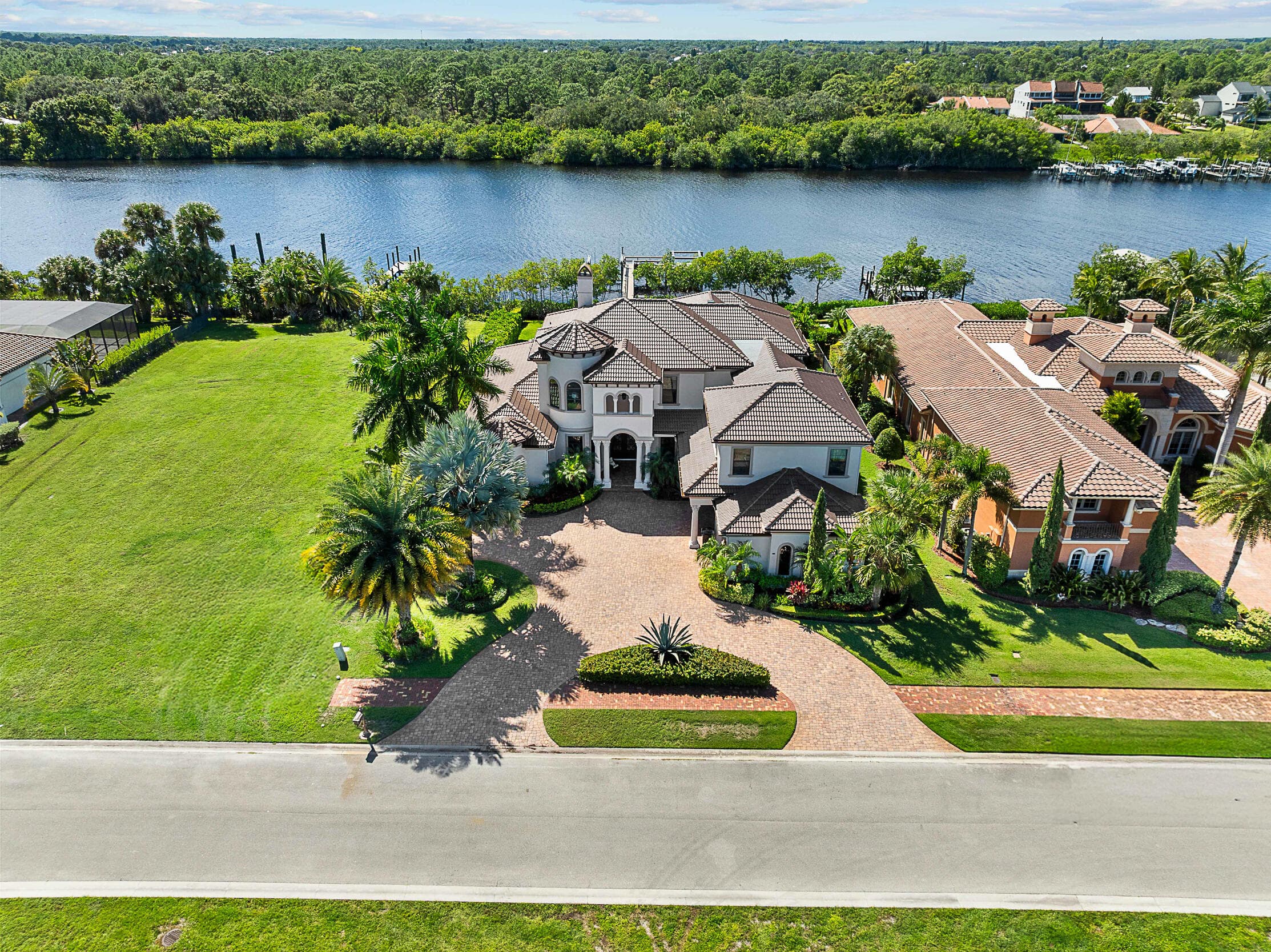201 SE Fiore Bello, Port St. Lucie, FL 34952