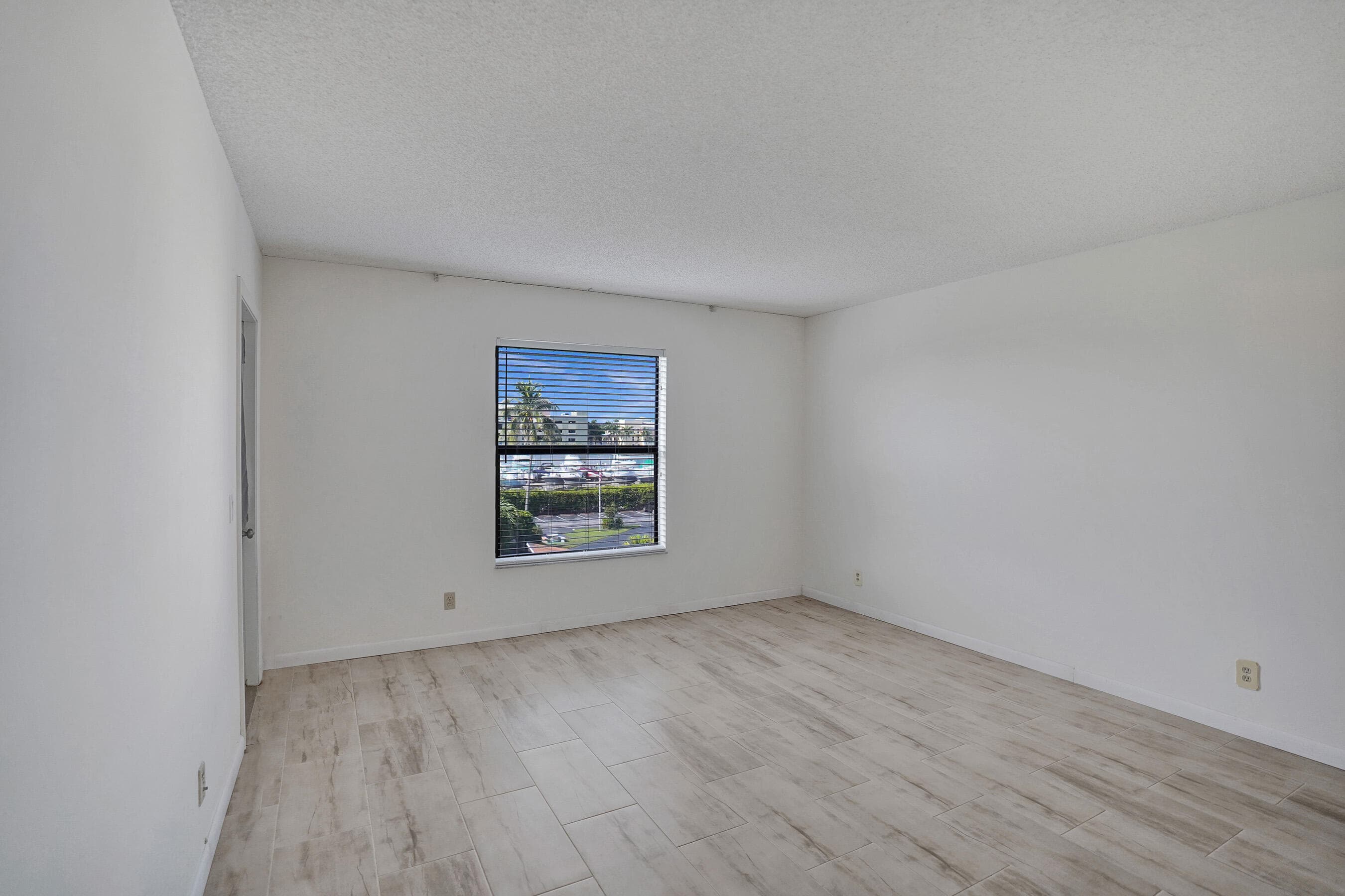 890 N Federal Highway 410, Lantana, FL 33462 26