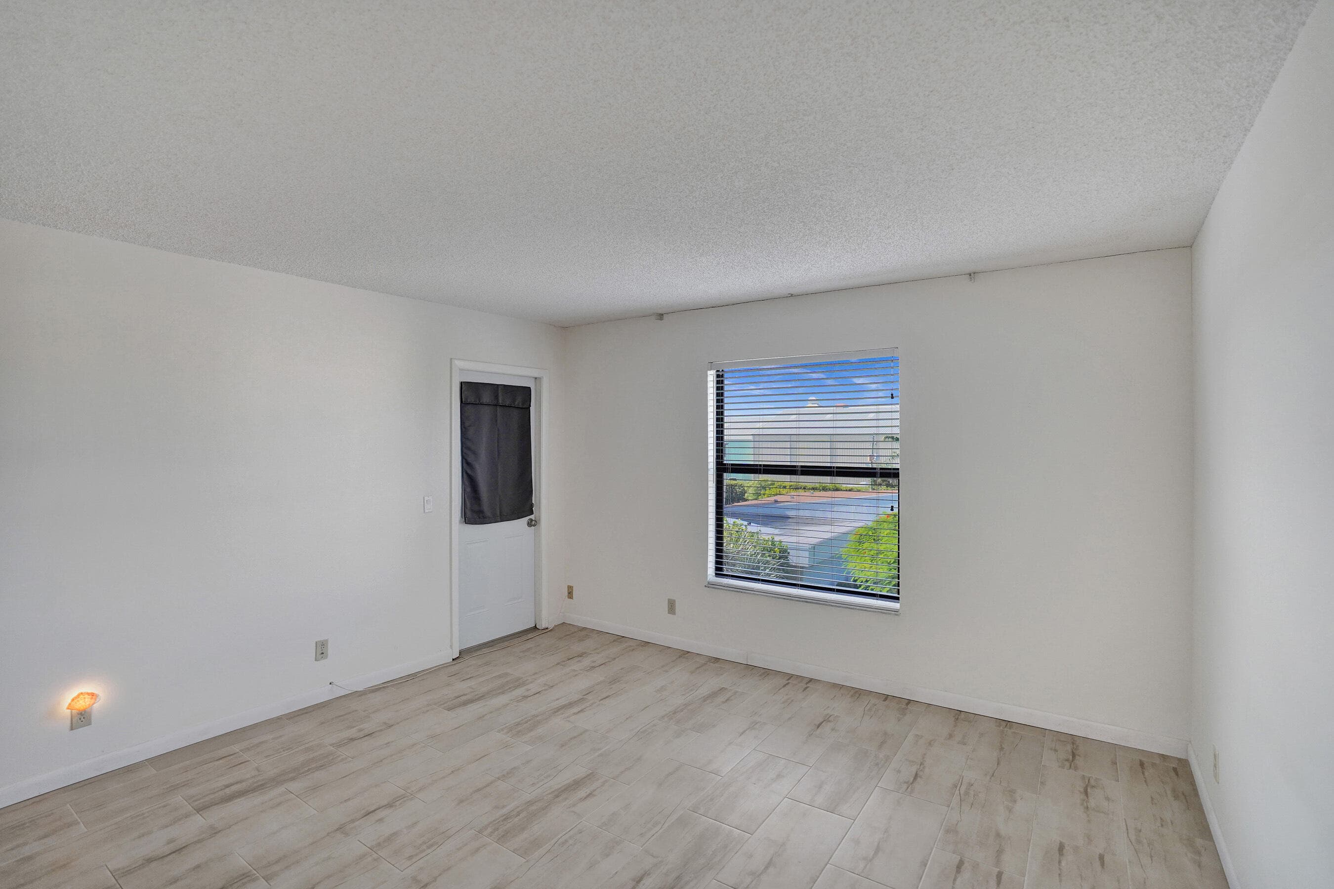 890 N Federal Highway 410, Lantana, FL 33462 27
