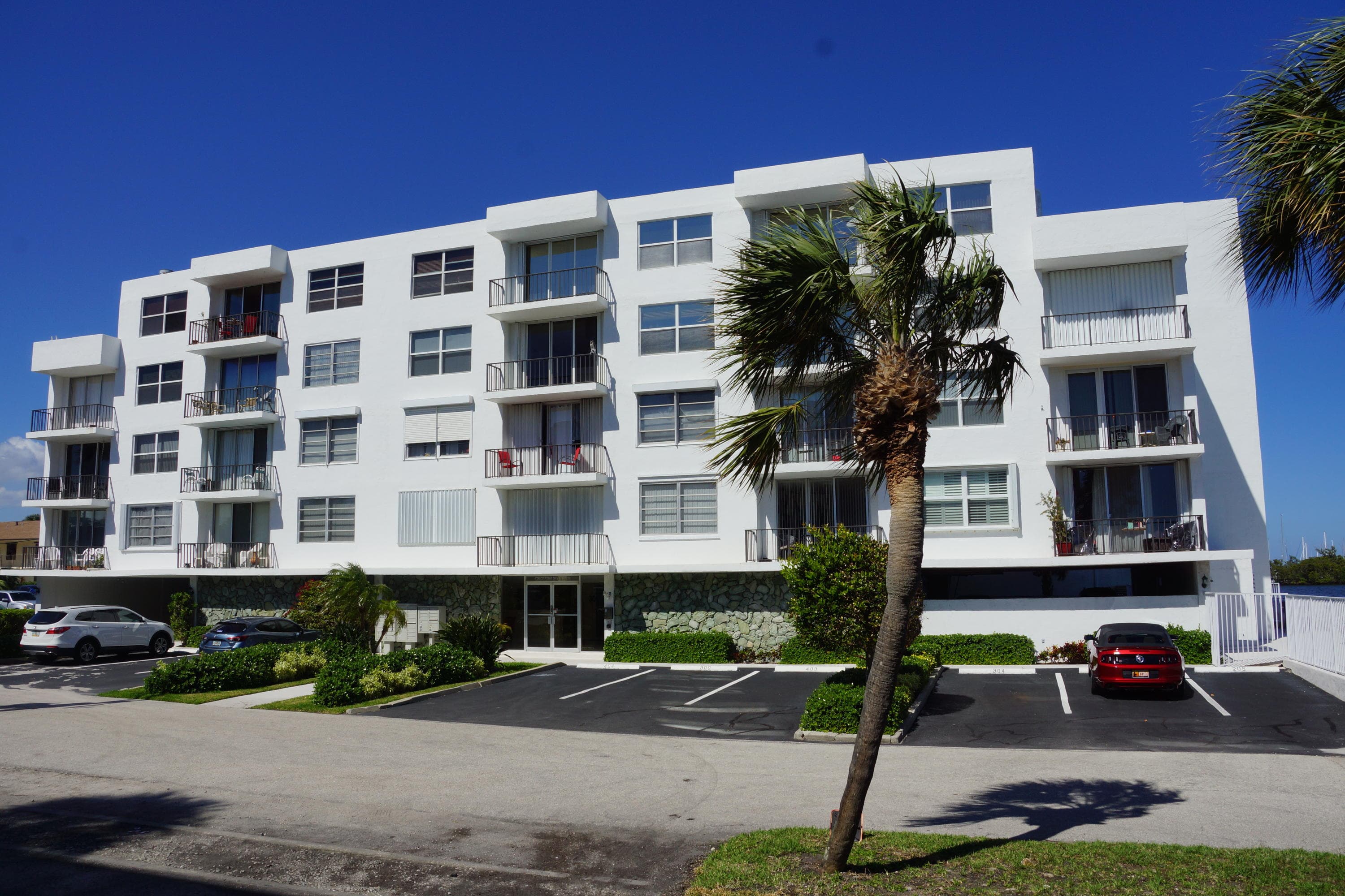 301 Croton Avenue 406, Lantana, FL 33462 2