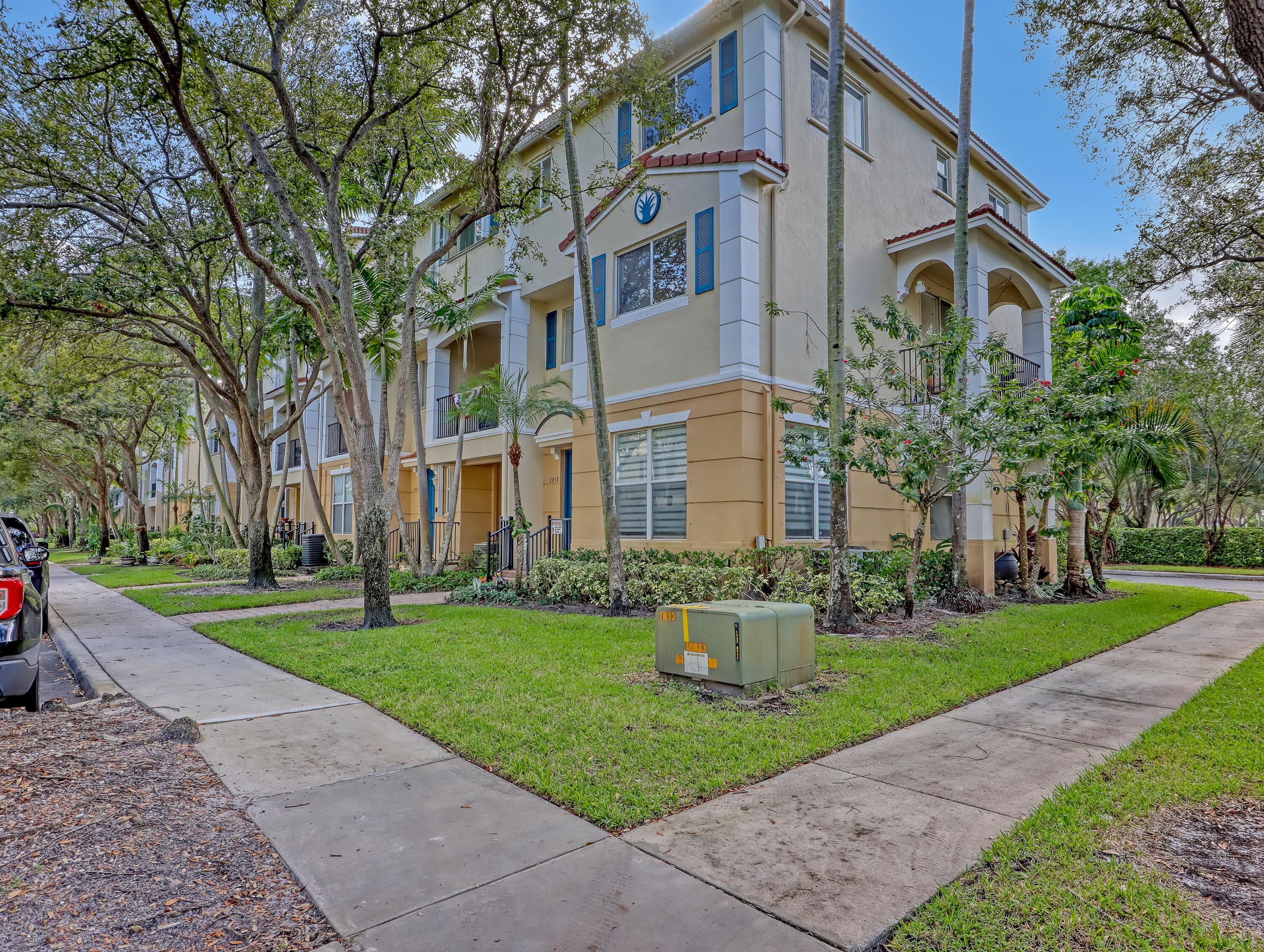2850 S Oasis Drive, Boynton Beach, FL 33426