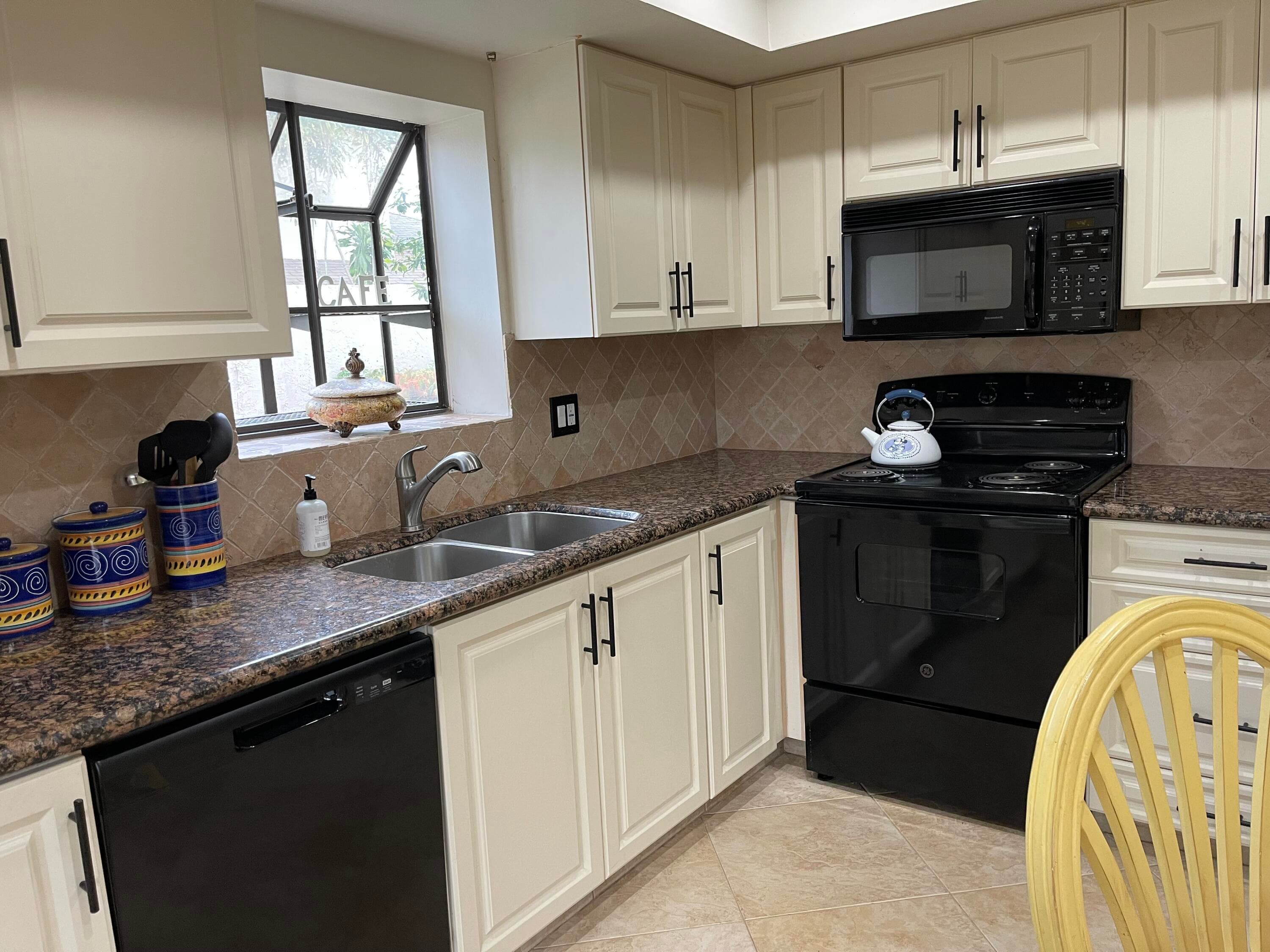 354 SW 28th Avenue, Delray Beach, FL 33445 10