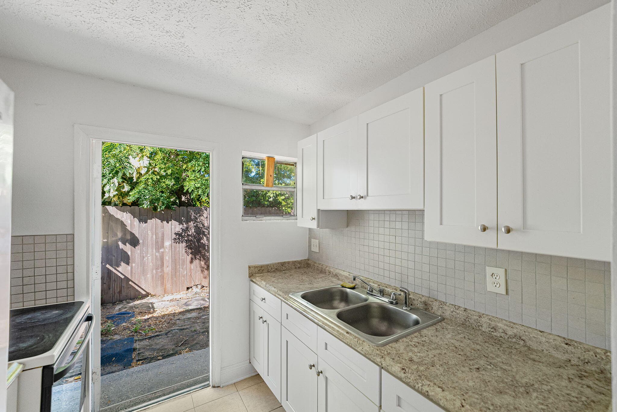 2108 Avenue E, Fort Pierce, FL 34950 24