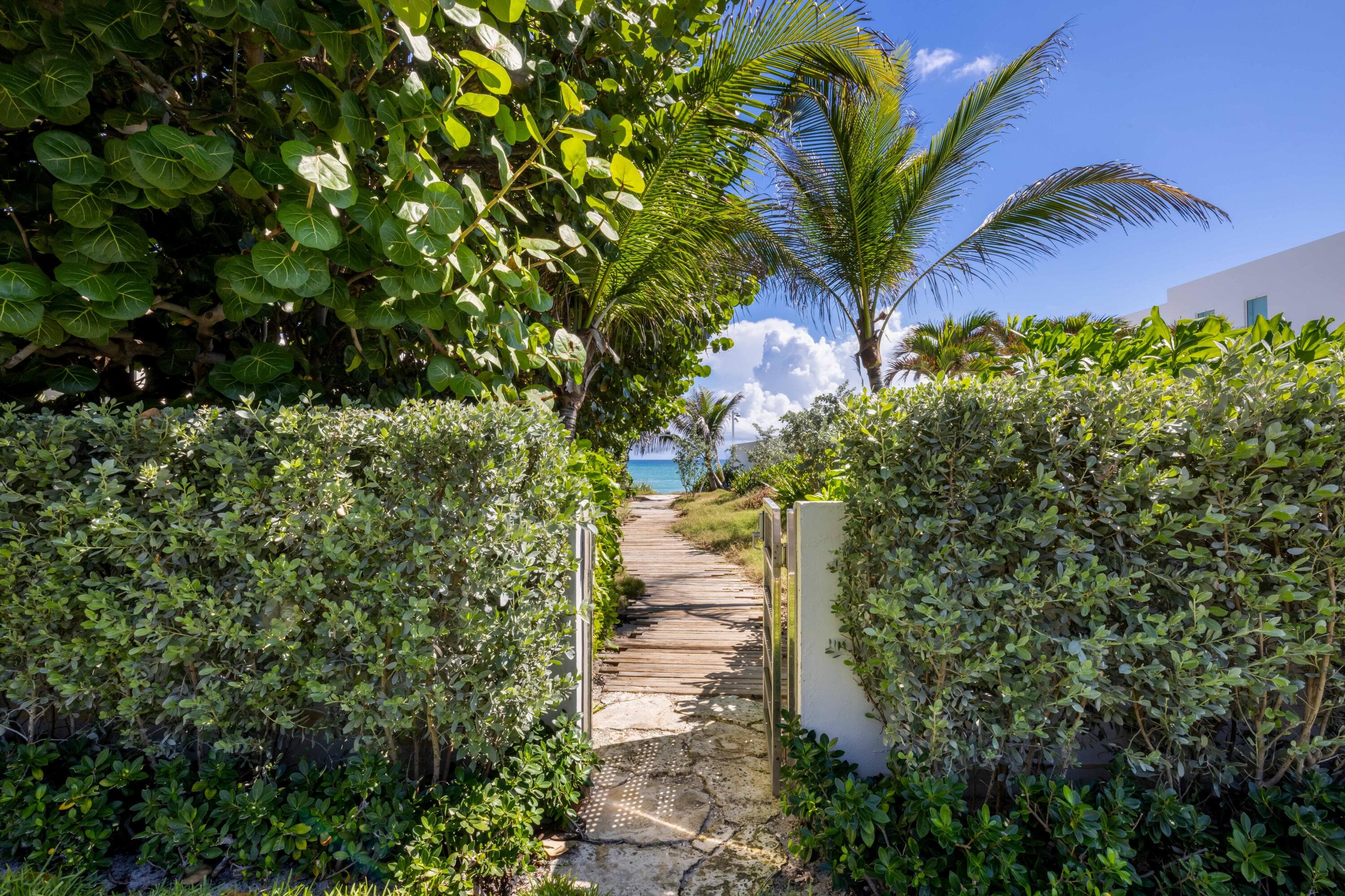1048 S Ocean Boulevard, Palm Beach, FL 33480 2
