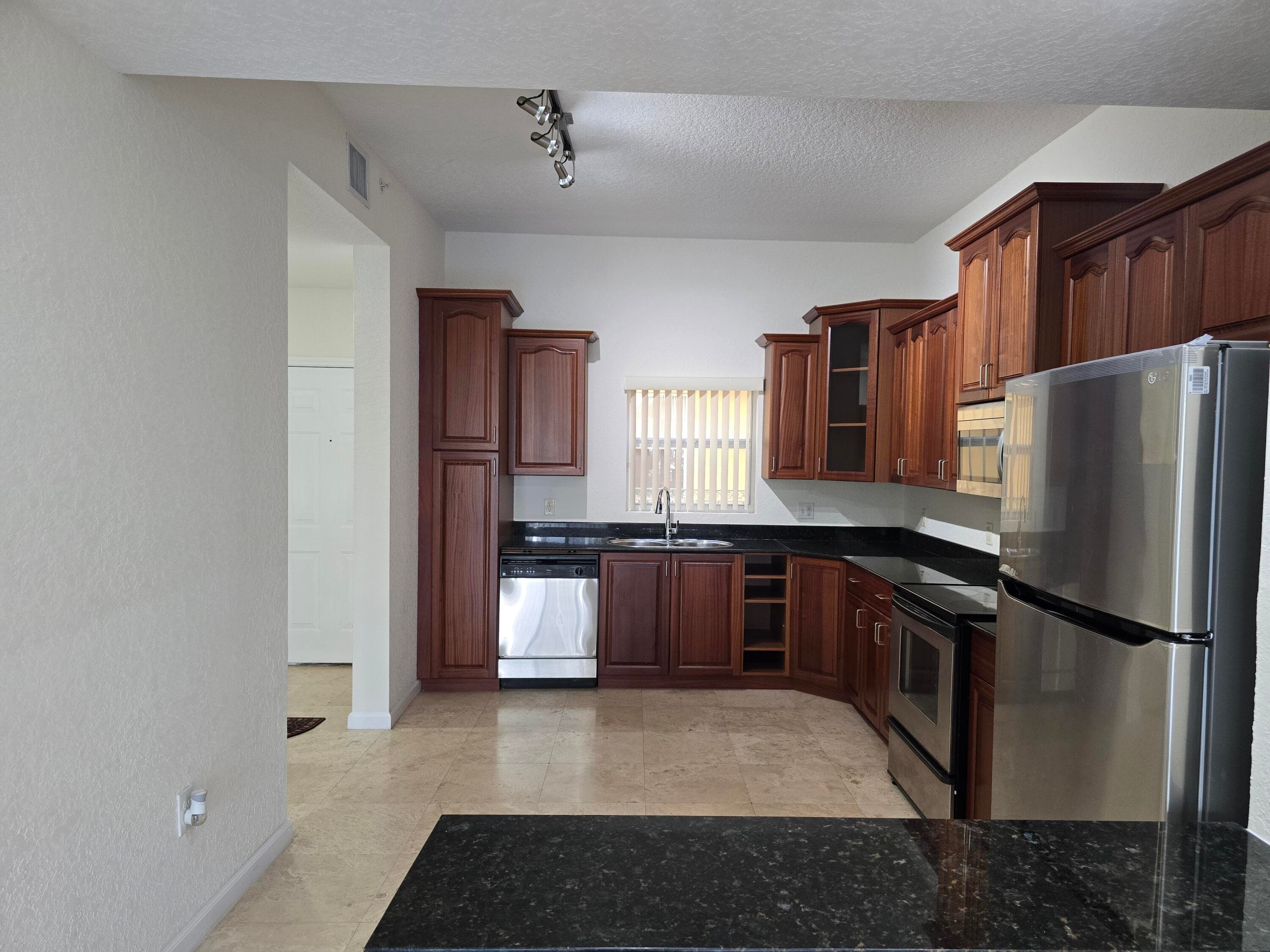 1640 Presidential Way 403, West Palm Beach, FL 33401 21