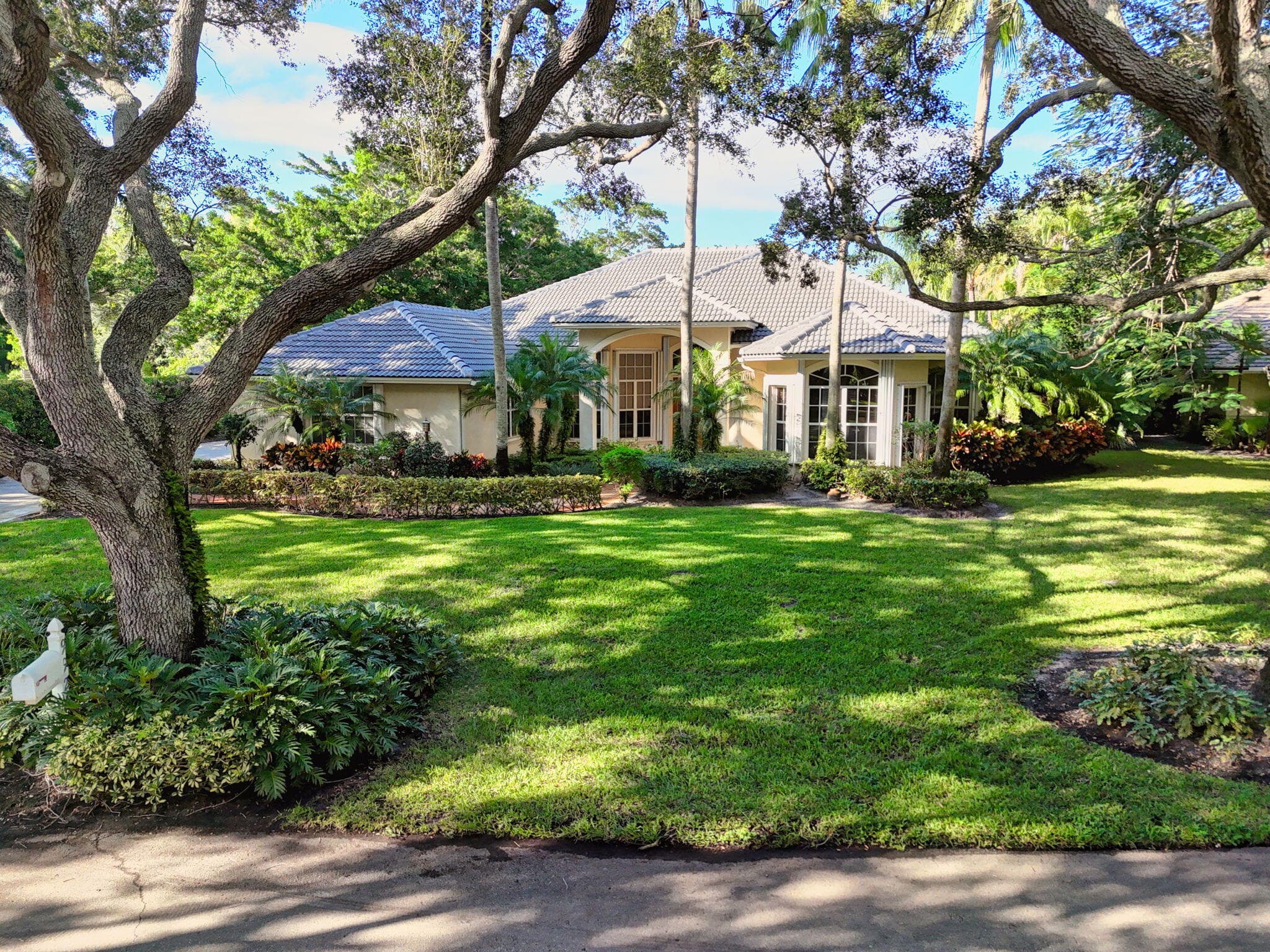 9923 SE Oak Tree Terrace, Tequesta, FL 33469 2