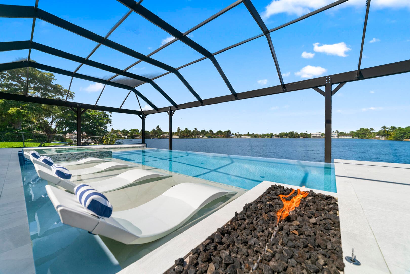 2511 NE 209th Terrace, Miami, FL 33180 23