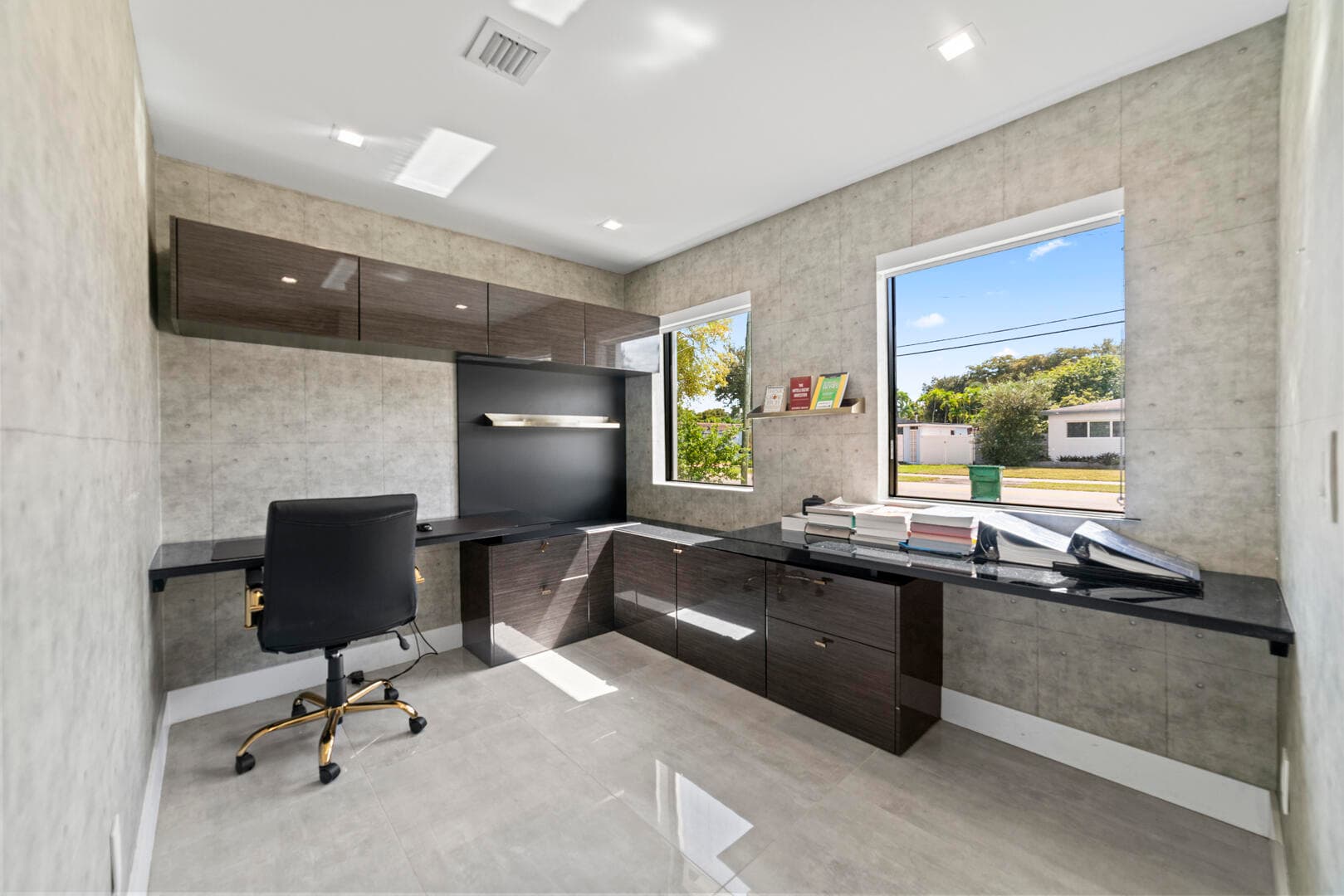 2511 NE 209th Terrace, Miami, FL 33180 34