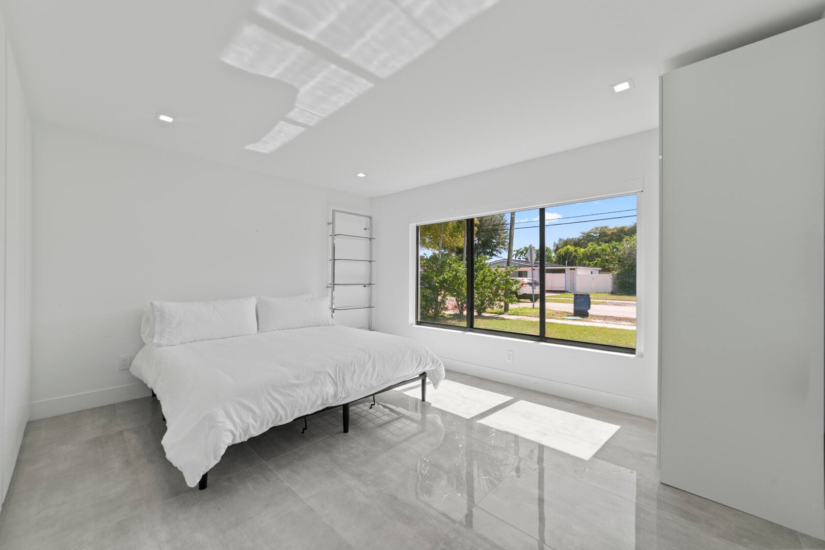 2511 NE 209th Terrace, Miami, FL 33180 35