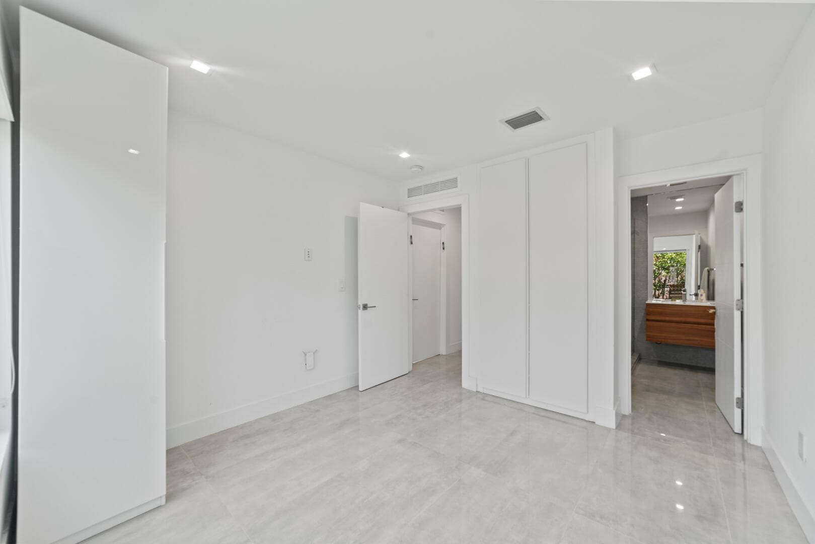 2511 NE 209th Terrace, Miami, FL 33180 39