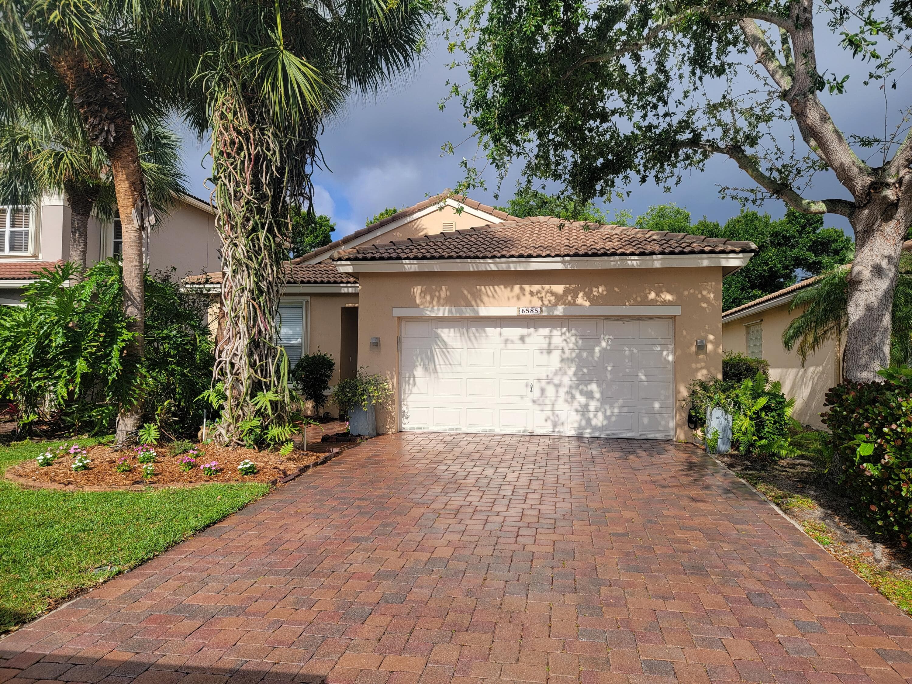 6585 Lurais Drive, Lake Worth, FL 33463