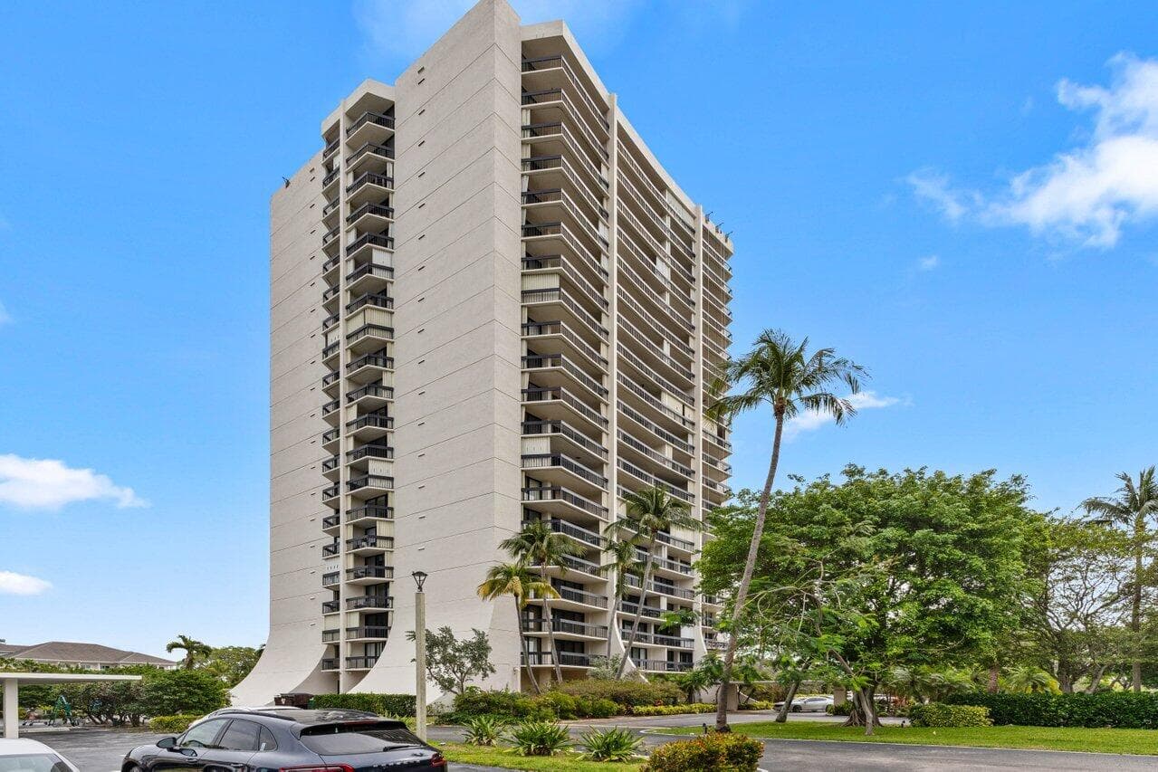2400 Presidential Way 503, West Palm Beach, FL 33401 23
