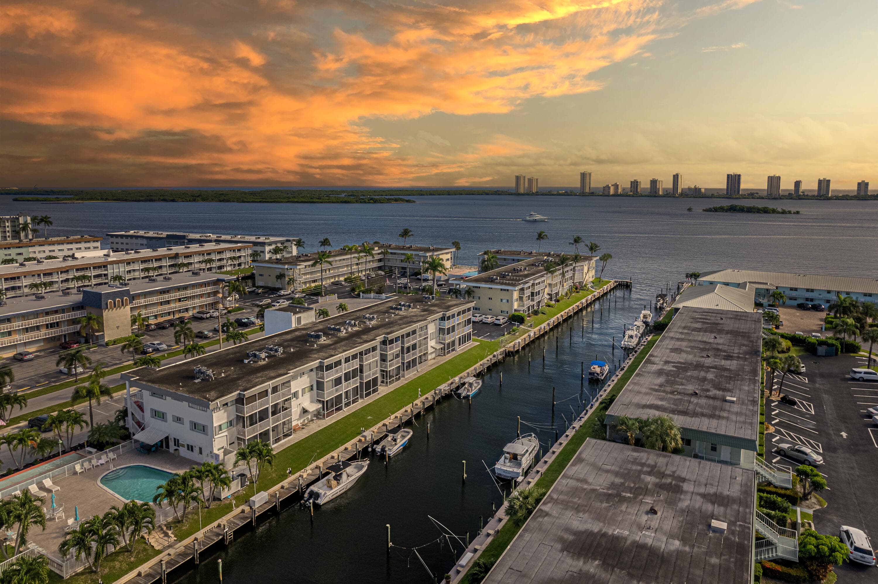 112 Doolen Court 302, North Palm Beach, FL 33408 24