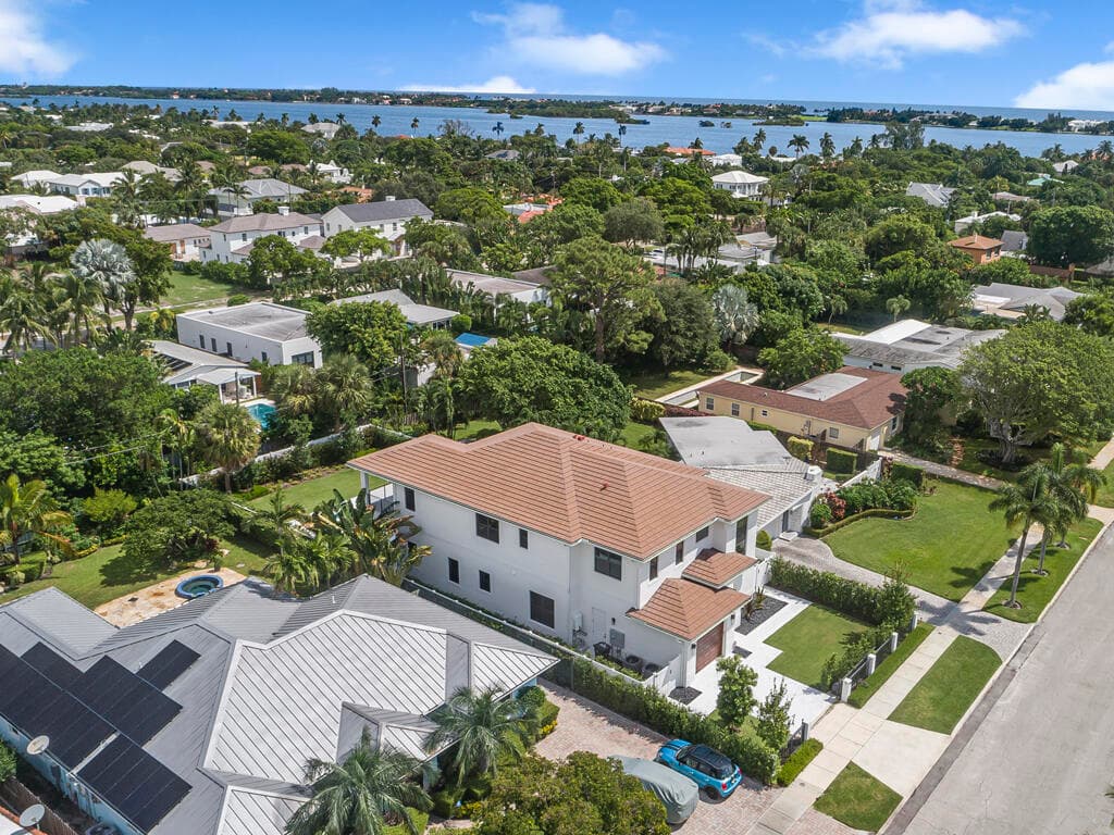 245 Alhambra Place, West Palm Beach, FL 33405 44