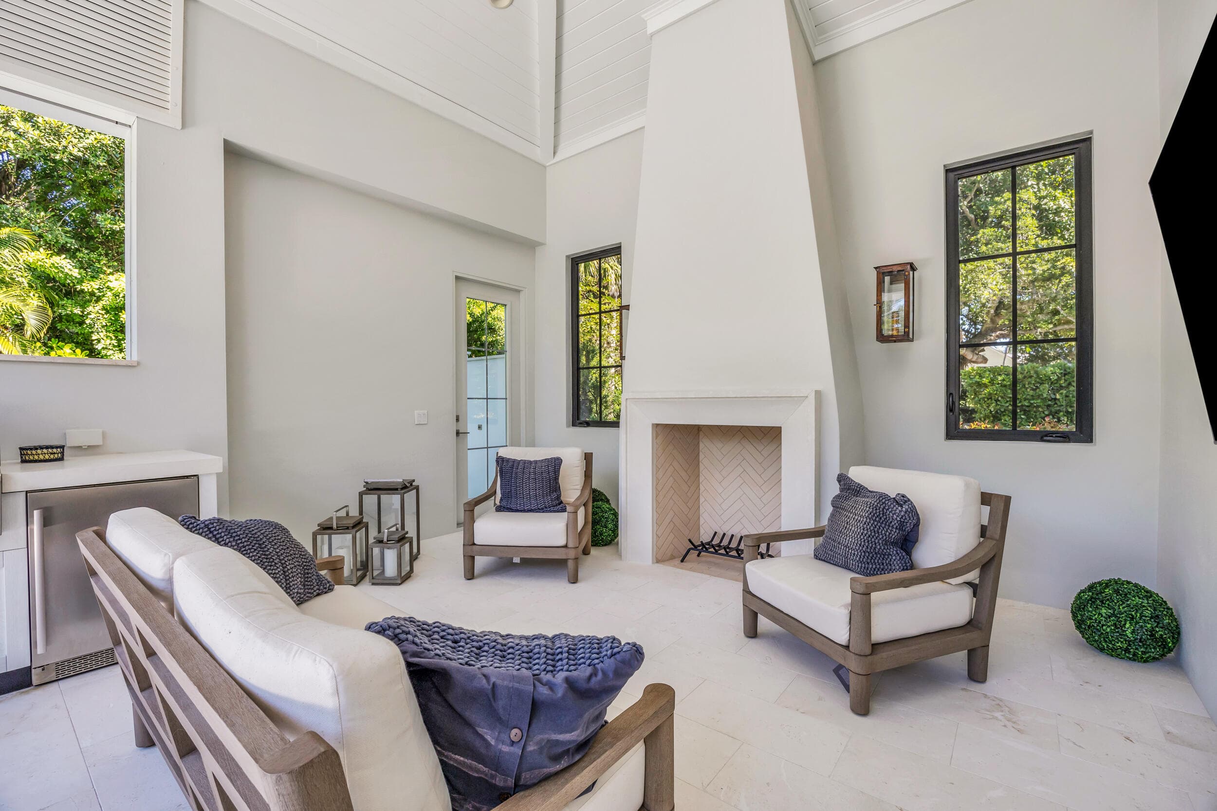 44 S Beach Road, Jupiter Island, FL 33455 72