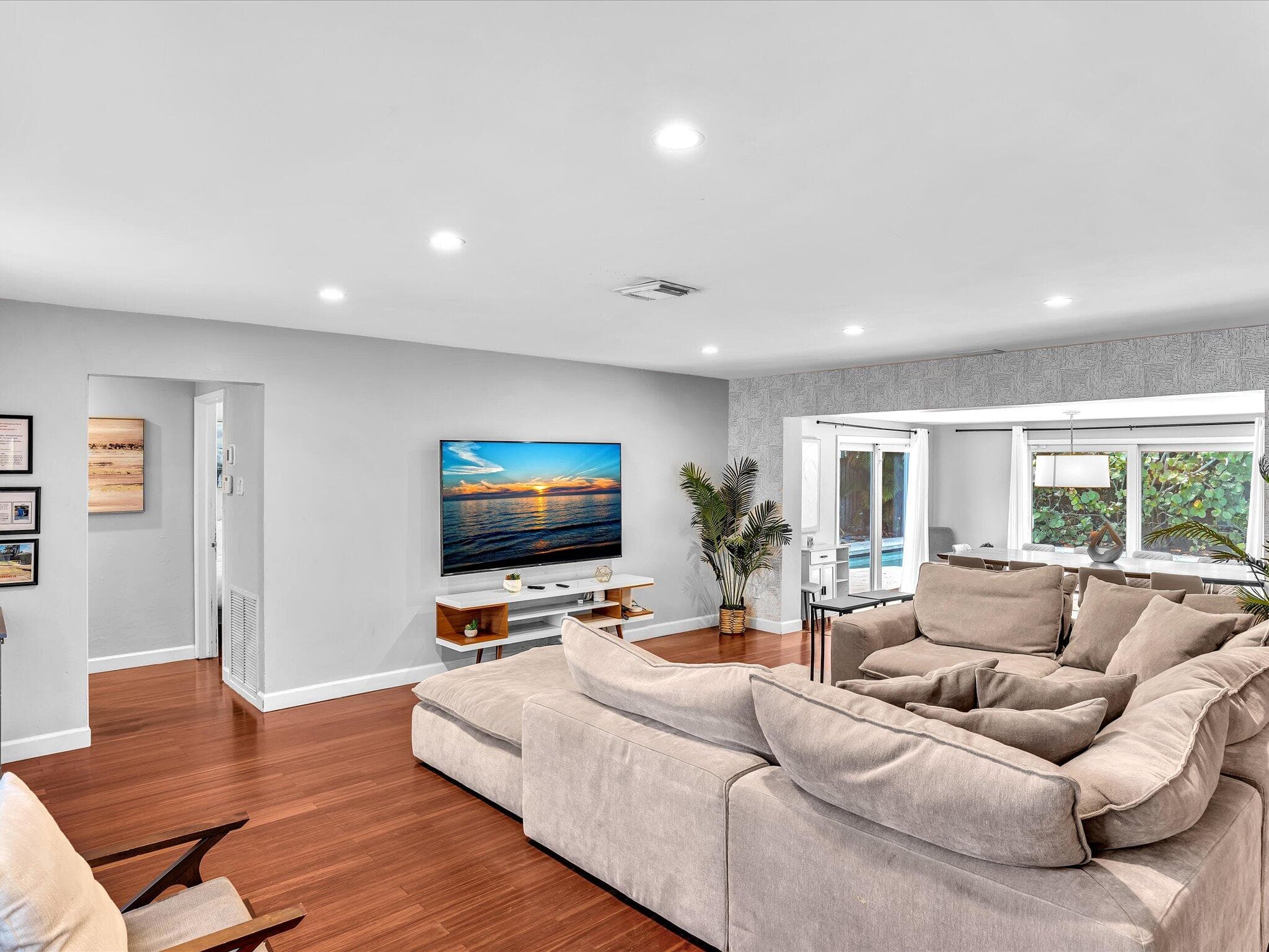 1786 NE 21st Street, Fort Lauderdale, FL 33305 8