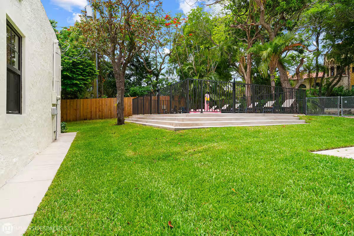 828 35th Street, West Palm Beach, FL 33407 32
