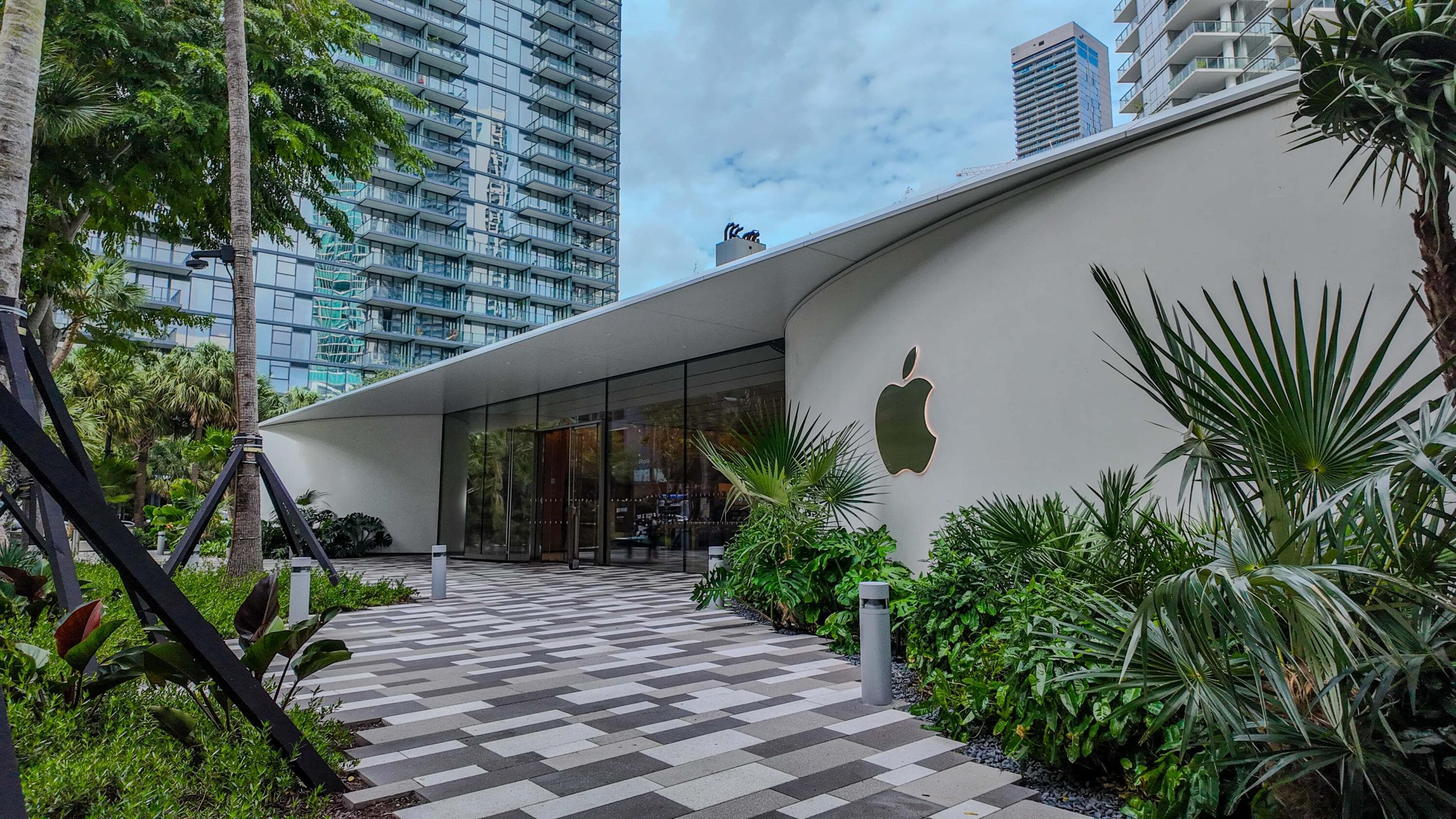 851 NE 1st Avenue 812, Miami, FL 33132 56