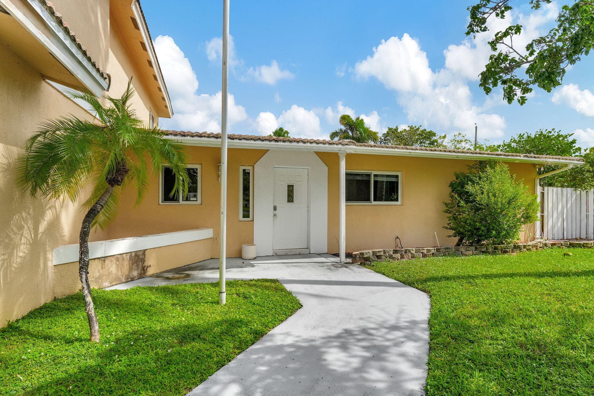 1300 NE 26th Avenue NE, Pompano Beach, FL 33062 35