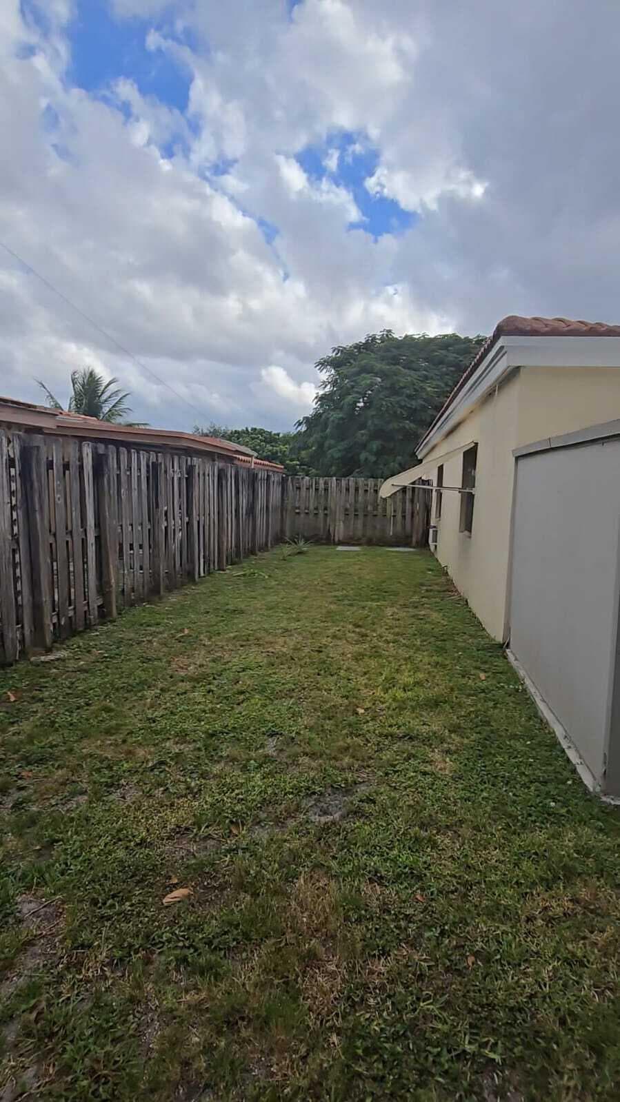 1435 NE 182nd Street, North Miami Beach, FL 33162 11