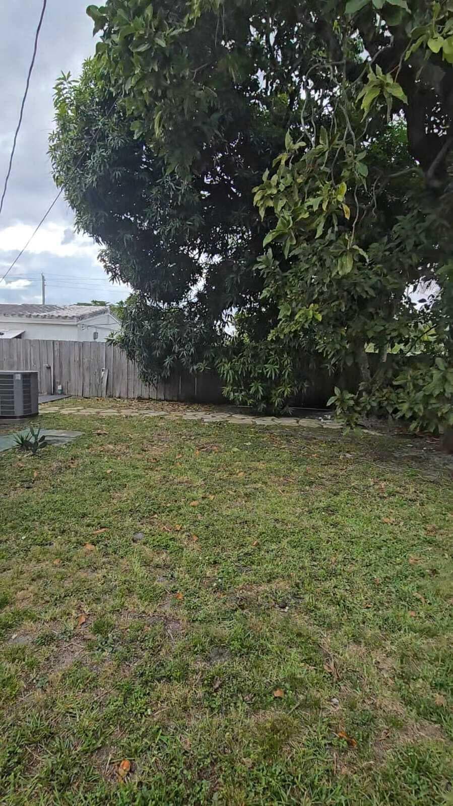 1435 NE 182nd Street, North Miami Beach, FL 33162 12