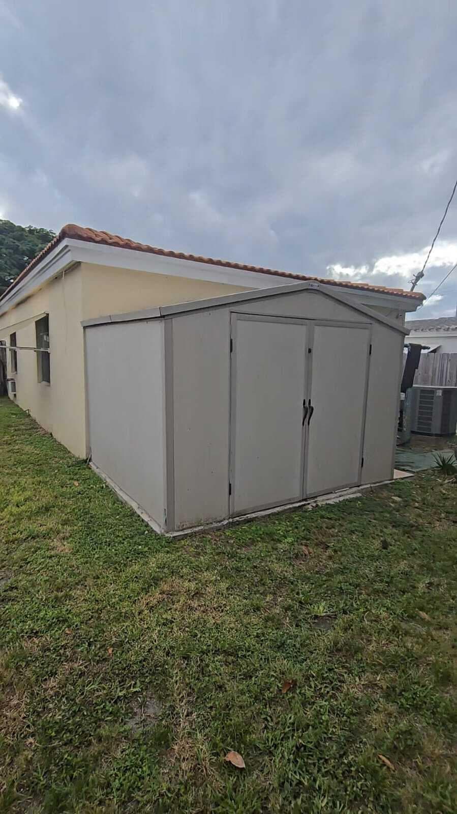 1435 NE 182nd Street, North Miami Beach, FL 33162 13