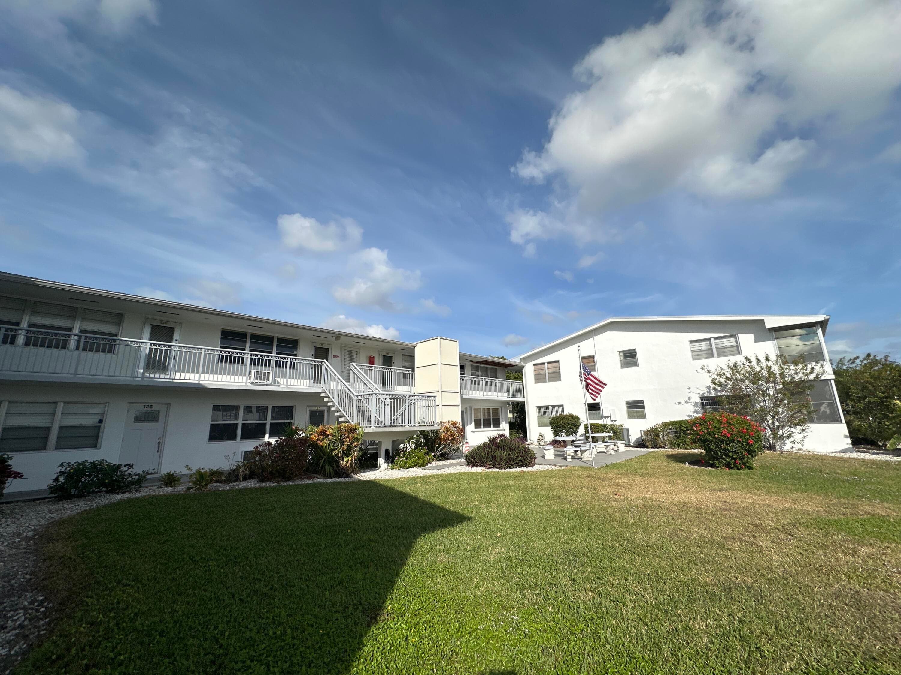 121 Sheffield F, West Palm Beach, FL 33417 23