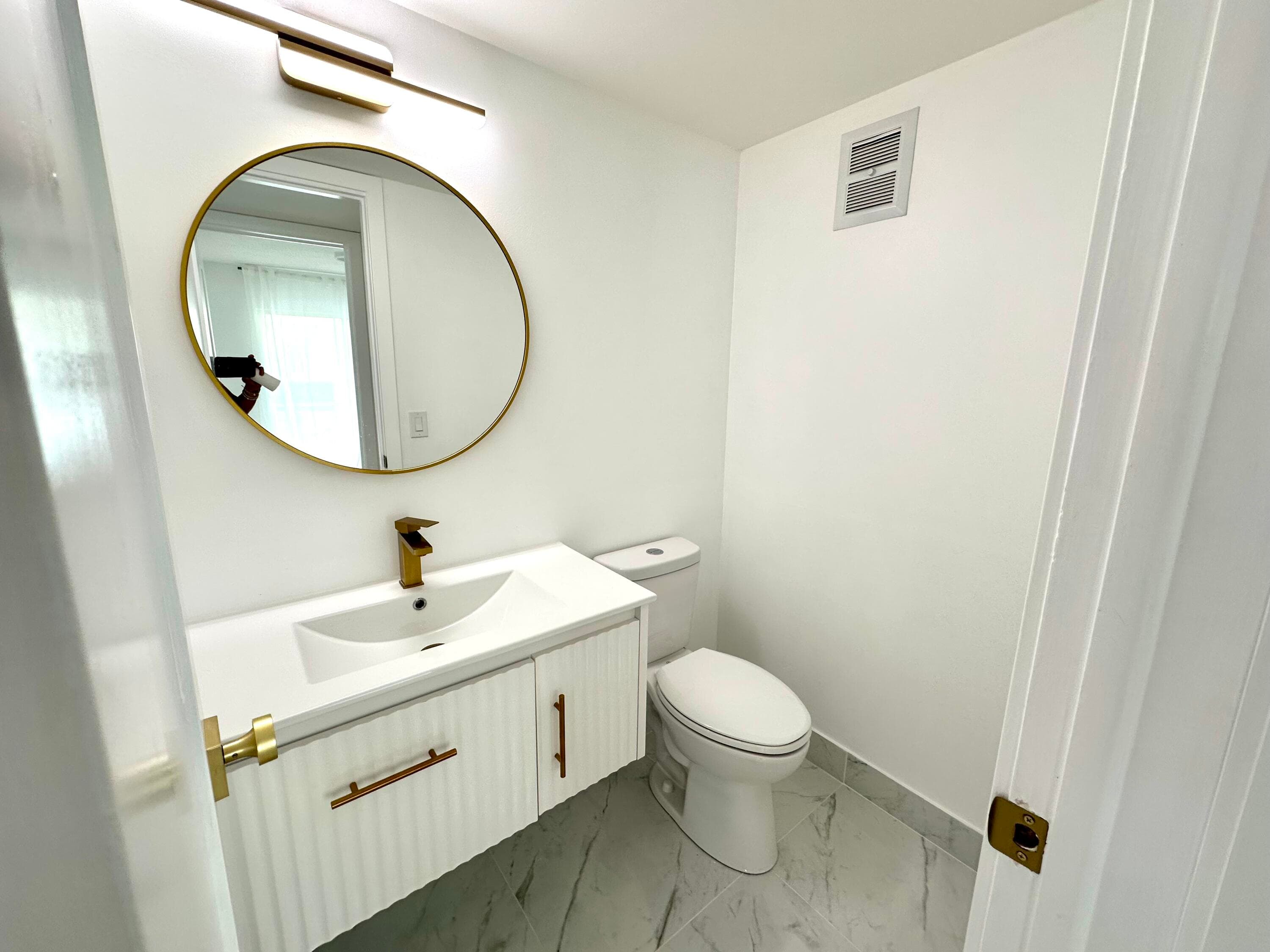 121 Sheffield F, West Palm Beach, FL 33417 9