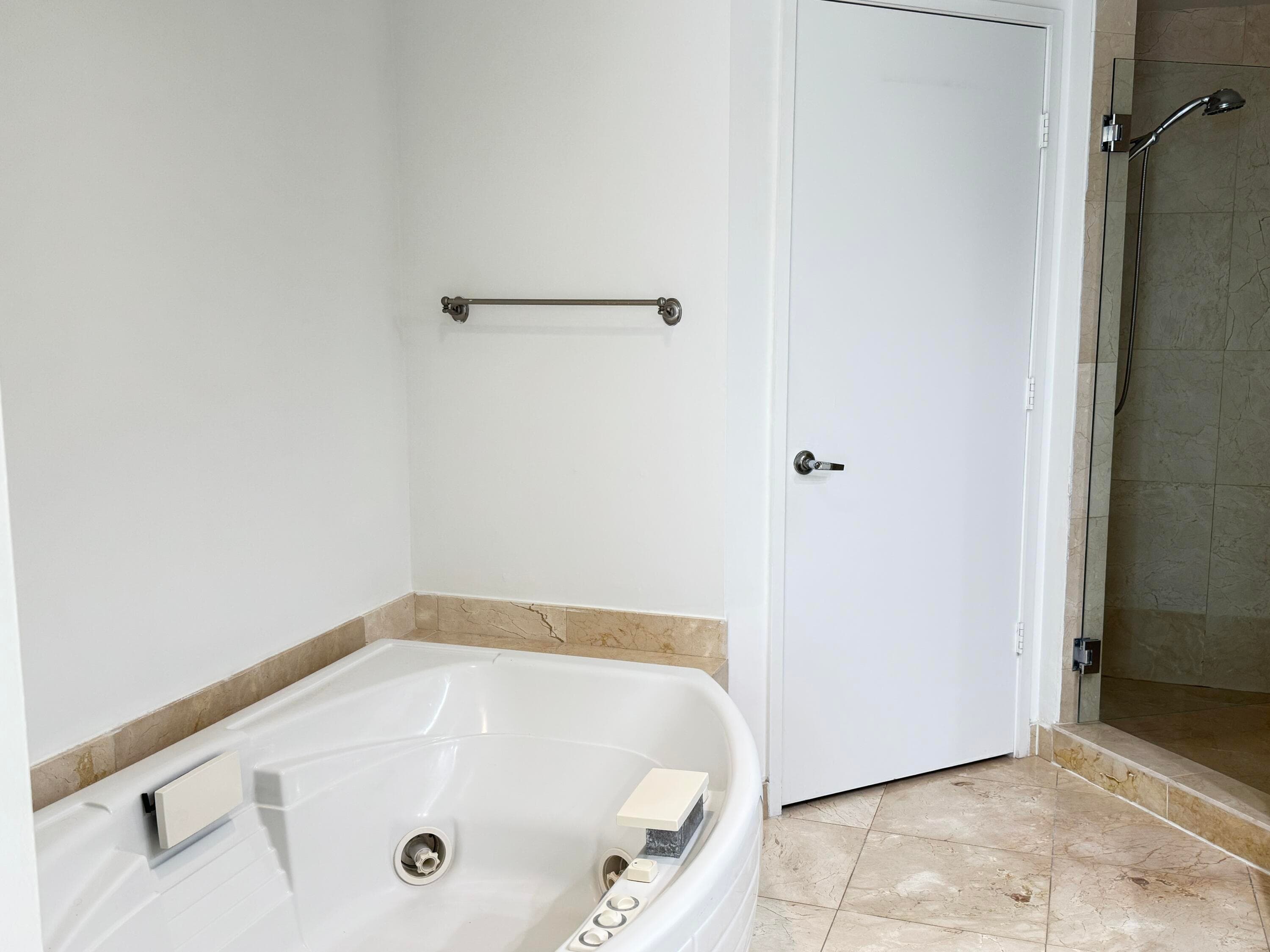 16275 Collins Avenue #1004, Sunny Isles Beach, FL 33160 17