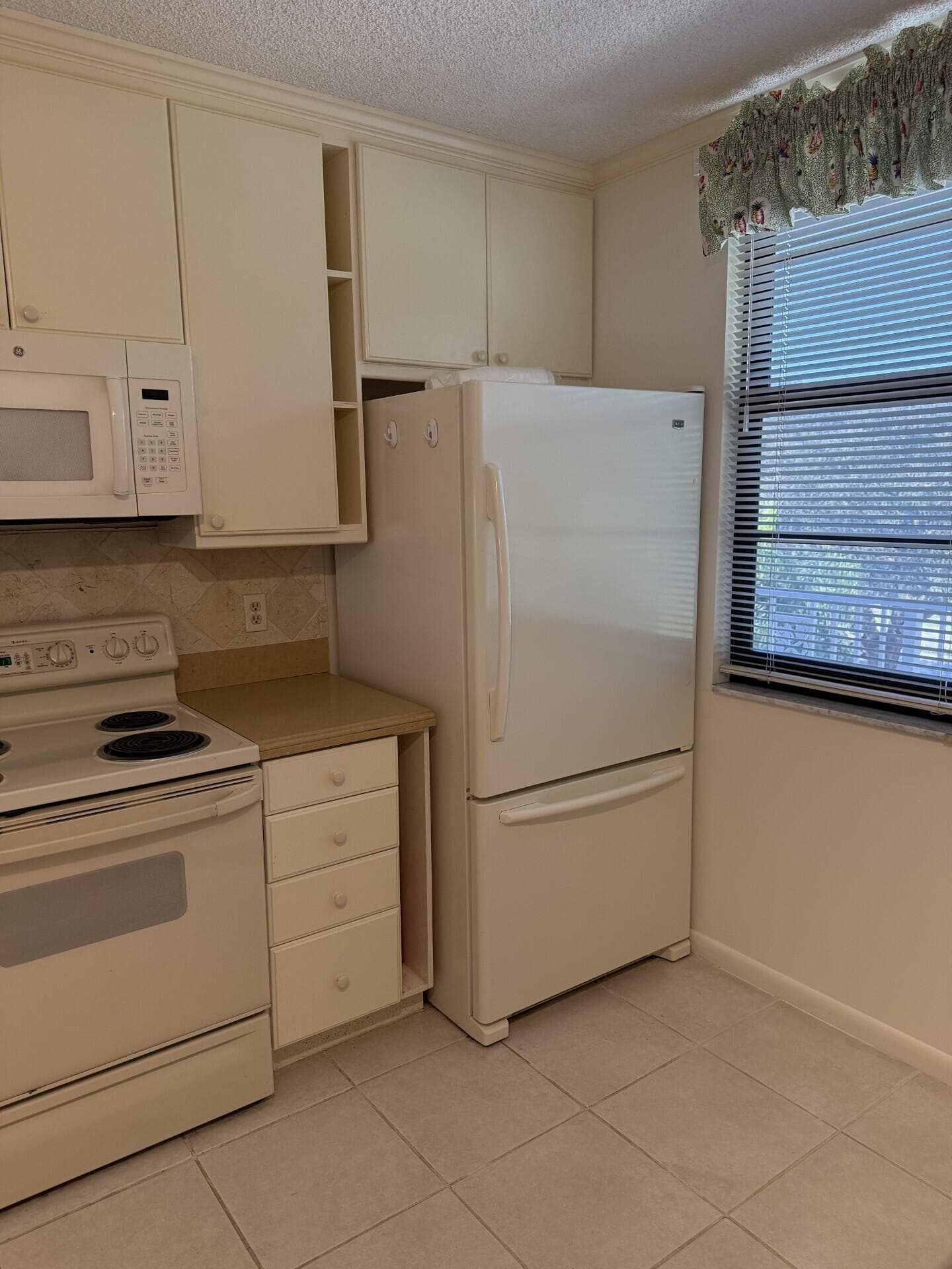 3710 Whitehall Drive 401, West Palm Beach, FL 33401 9