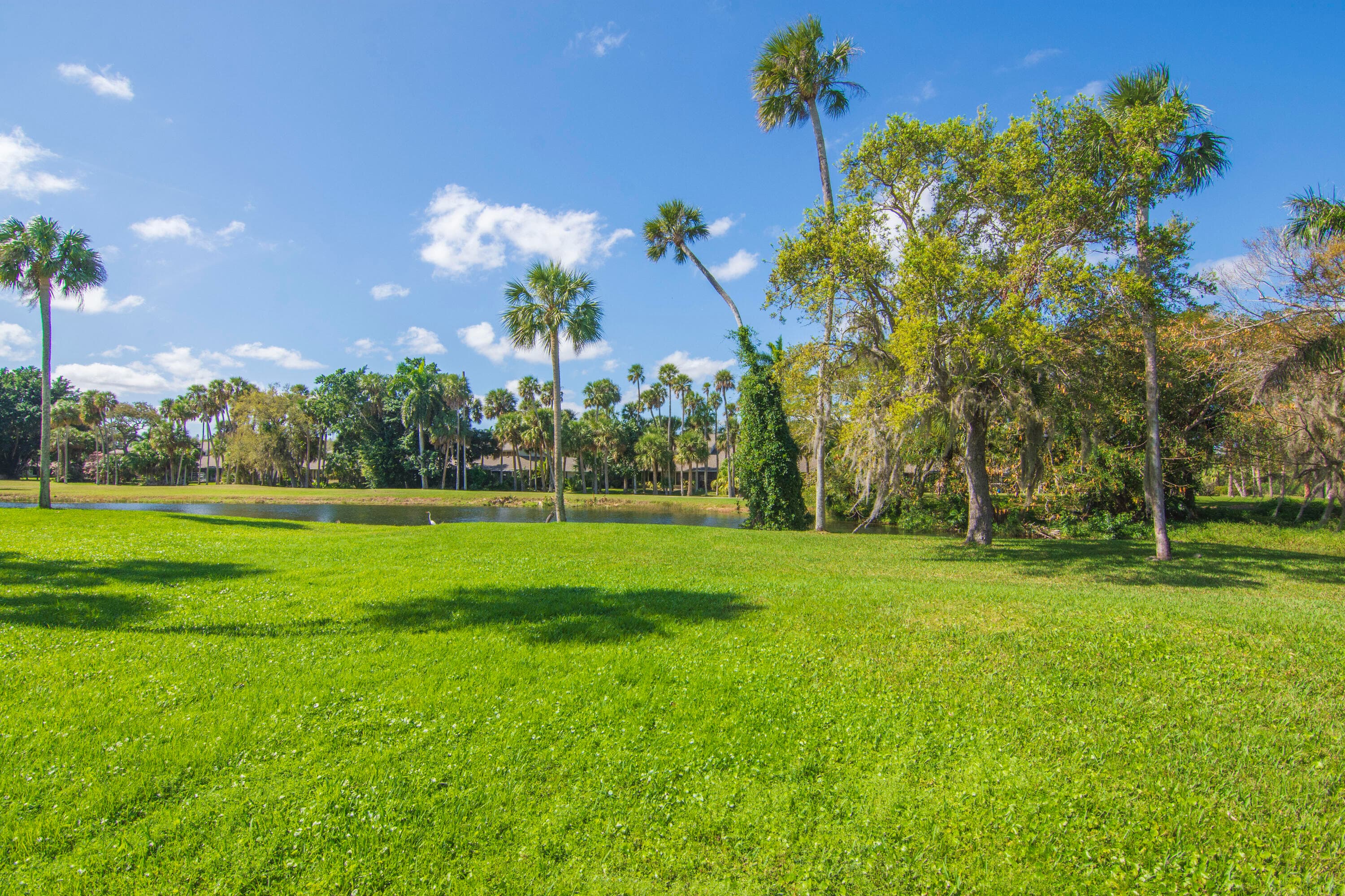 68 Royal Oak Court 202, Vero Beach, FL 32962 33