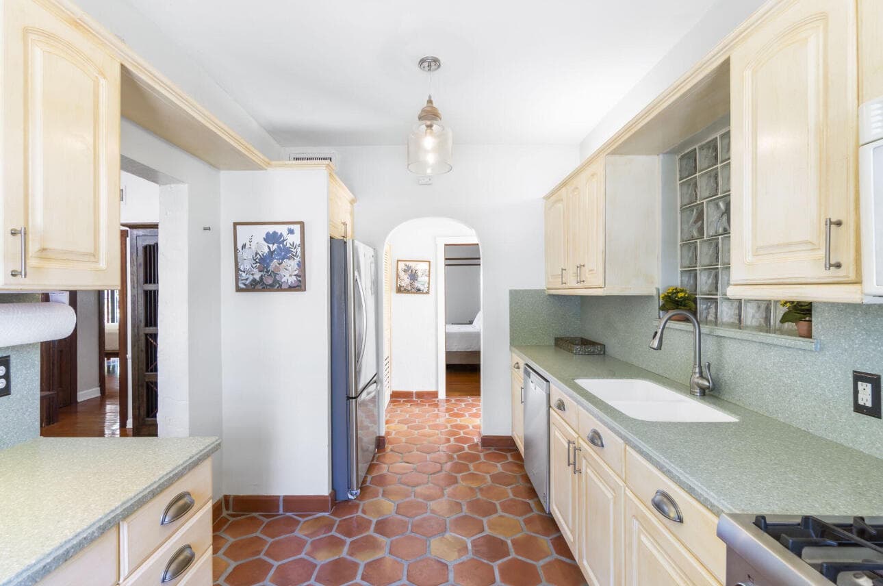 400 33rd Street, West Palm Beach, FL 33407 23