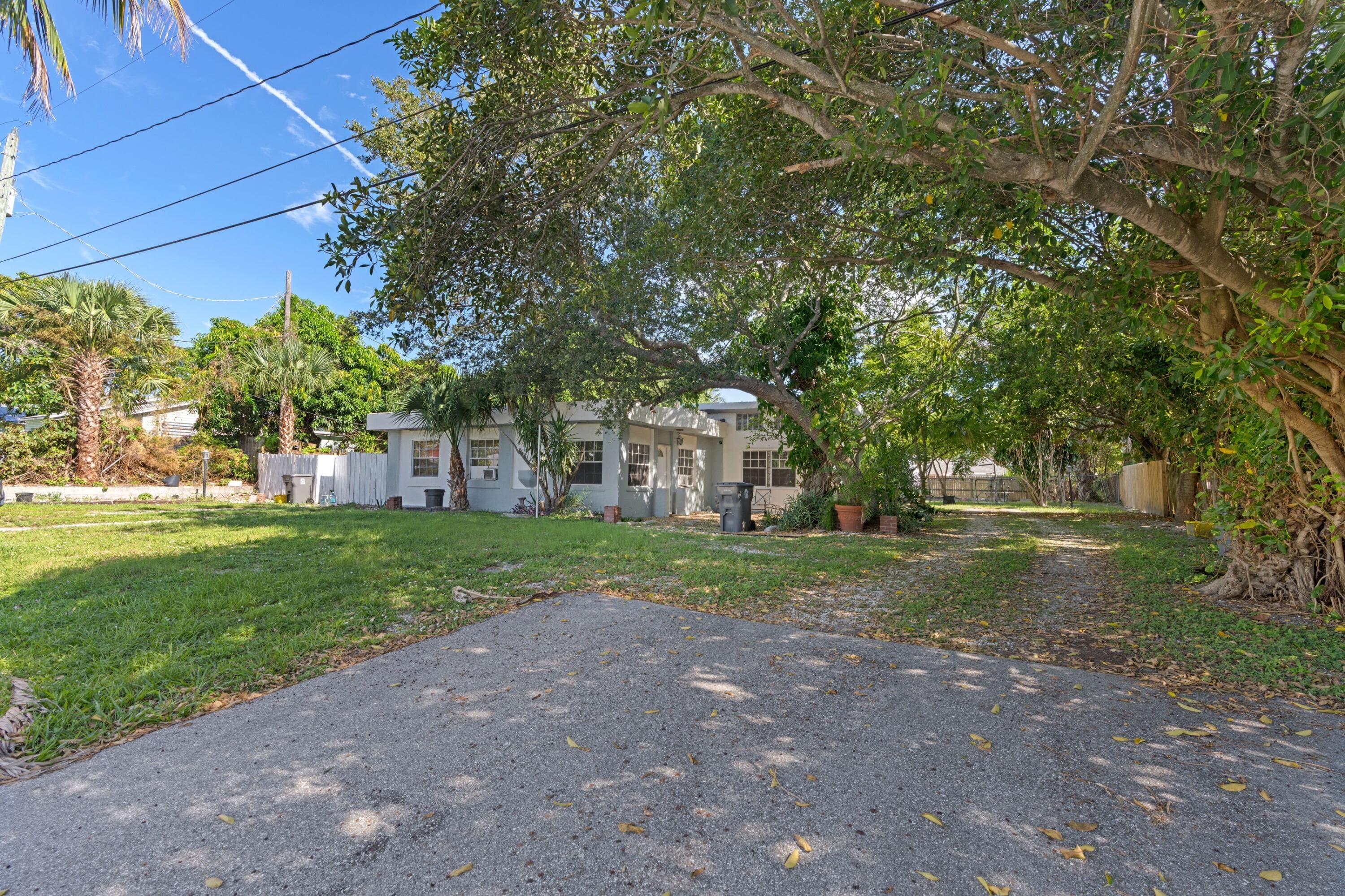 1831 Juno Road, North Palm Beach, FL 33408 4