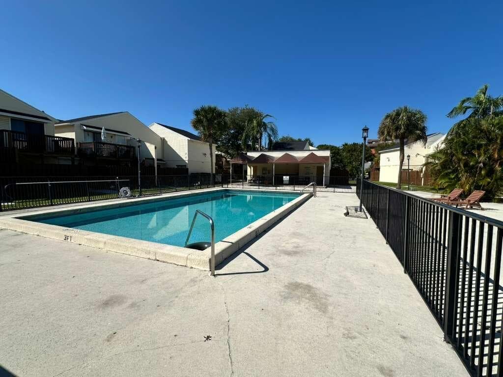 637 Executive Center Drive N 203, West Palm Beach, FL 33401 34
