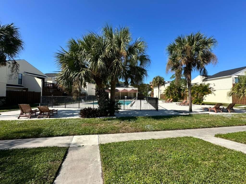 637 Executive Center Drive N 203, West Palm Beach, FL 33401 37