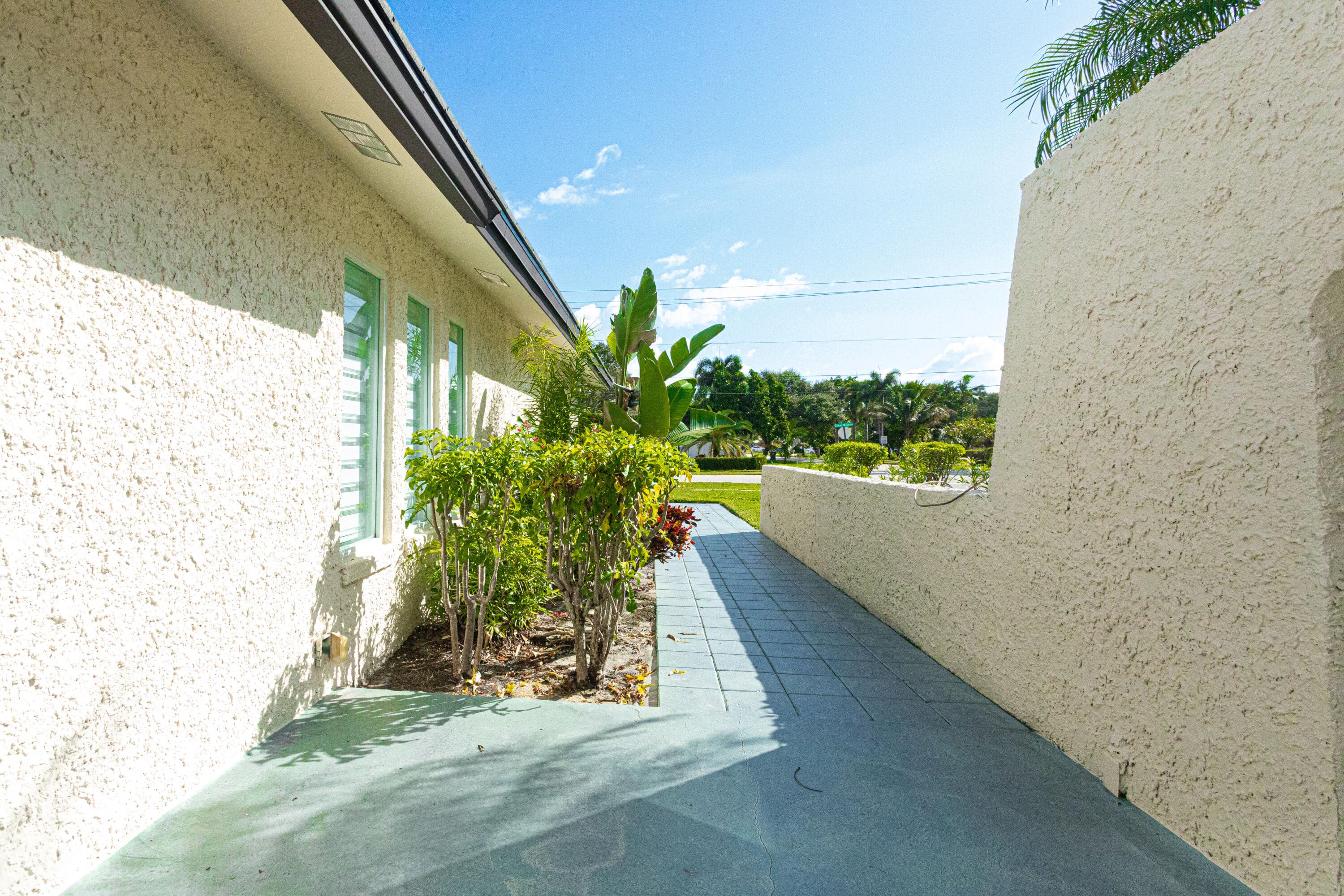 2013 Ardley Road, North Palm Beach, FL 33408 8