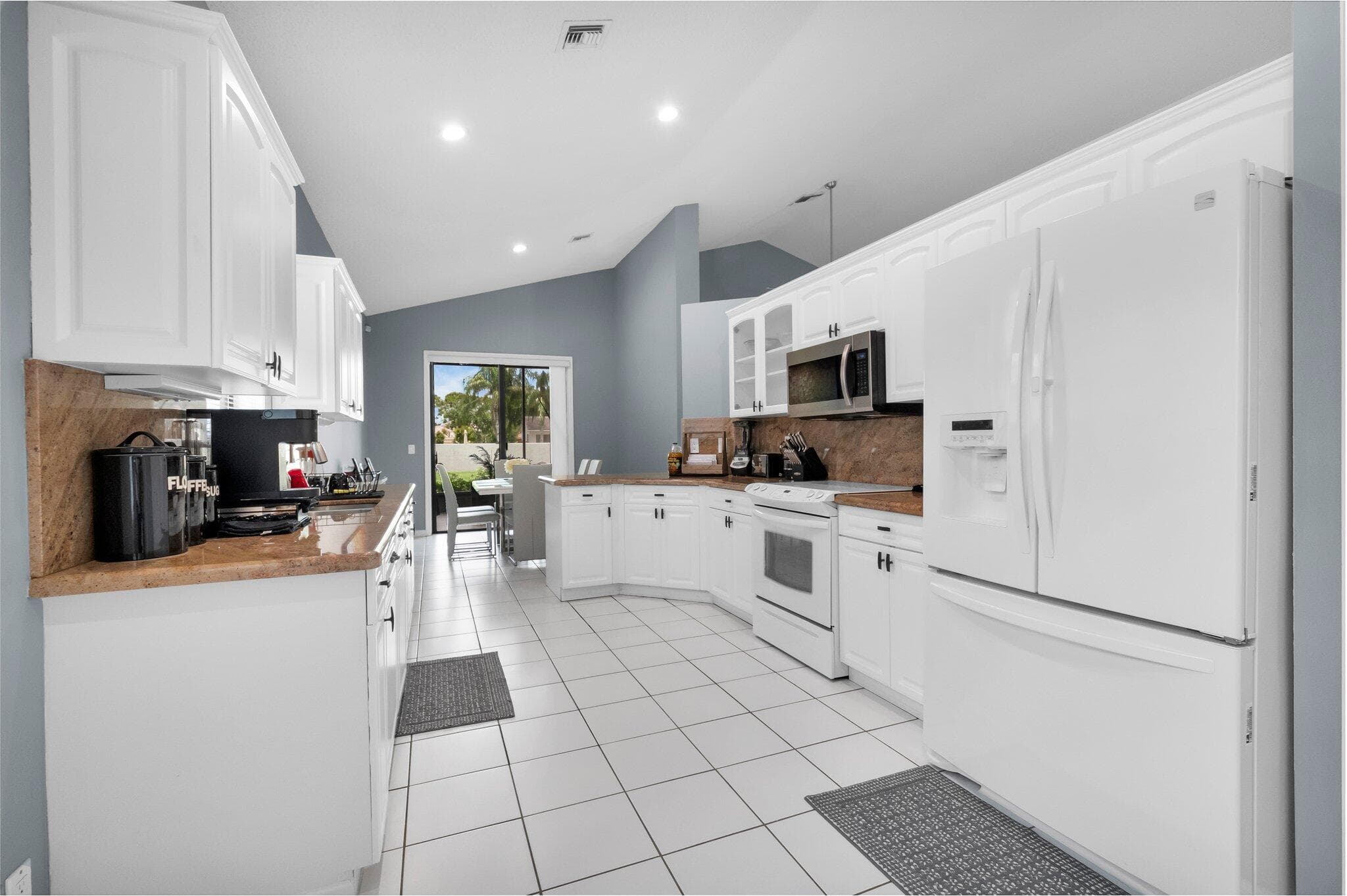 10393 Lexington Circle S, Boynton Beach, FL 33436 25