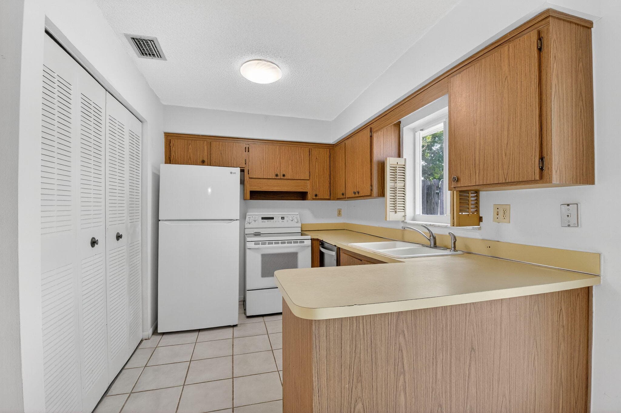 1601 NW 5th Street, Boca Raton, FL 33486 11