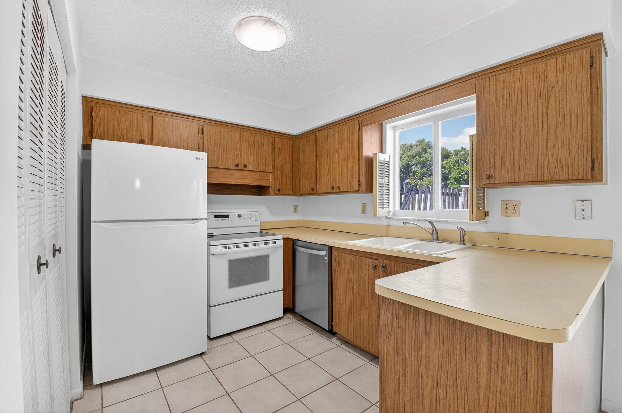 1601 NW 5th Street, Boca Raton, FL 33486 12