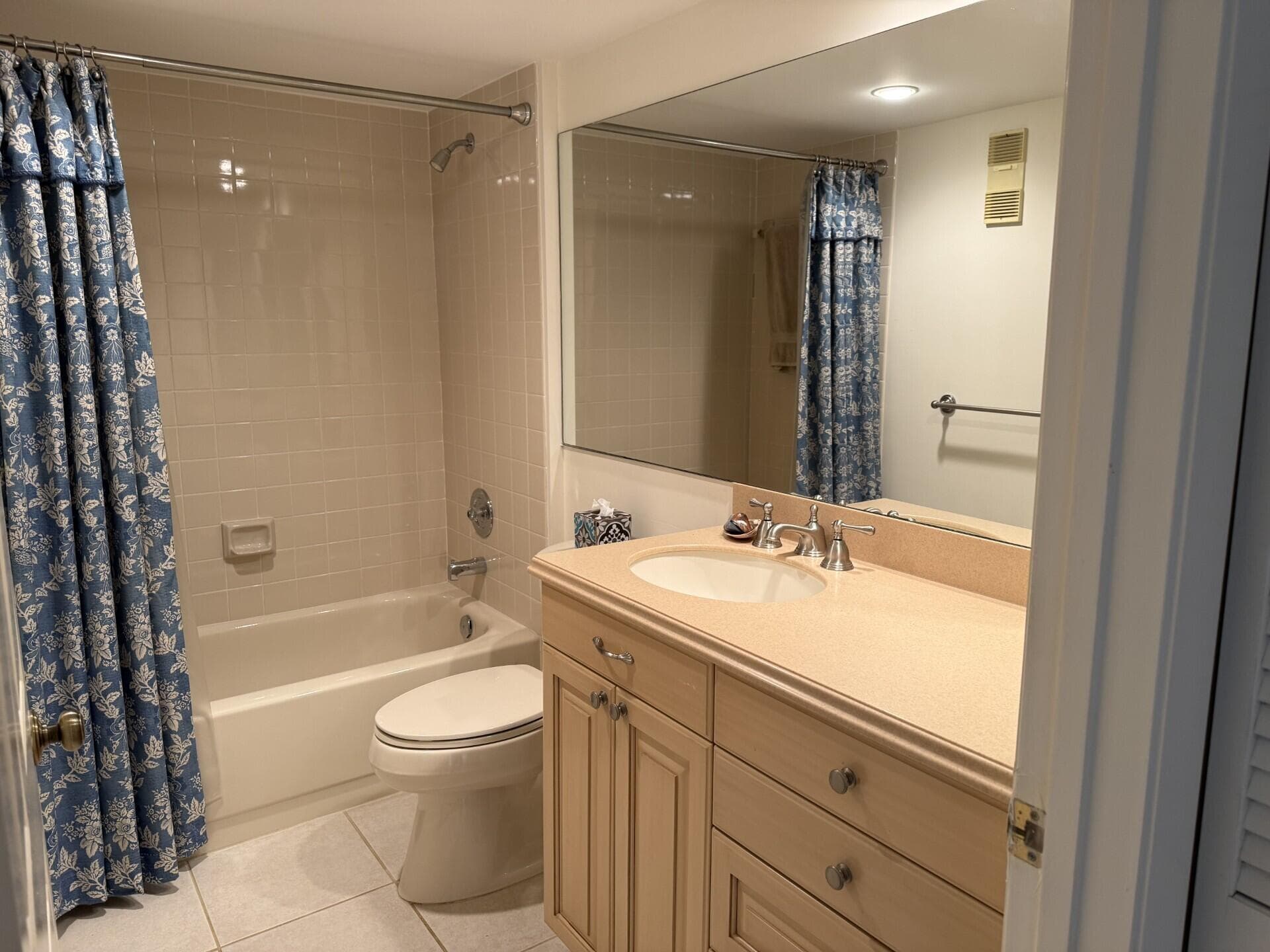 3710 Whitehall Drive 401, West Palm Beach, FL 33401 16