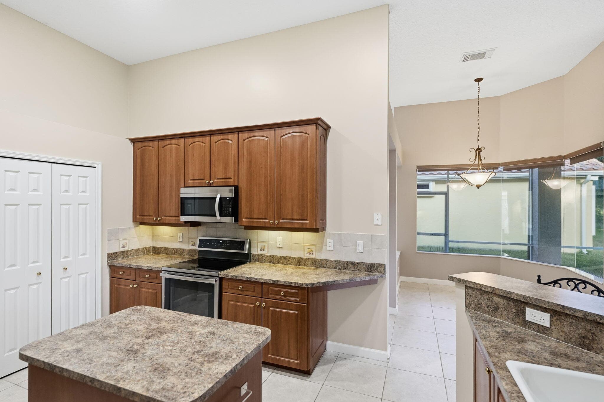 665 SW Lake Charles Circle, FL 34986 14