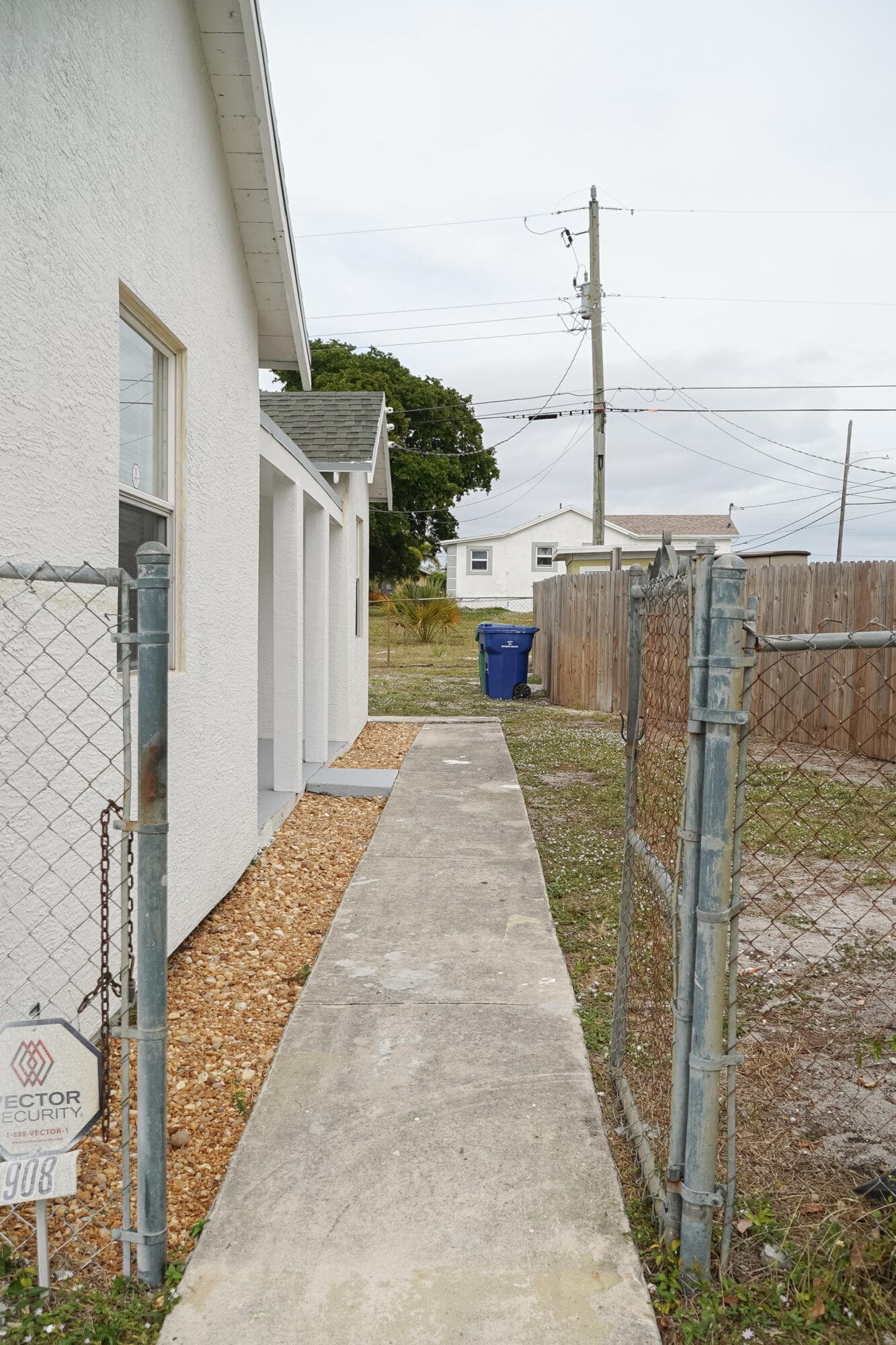 908 W 5th Street, Riviera Beach, FL 33404 7