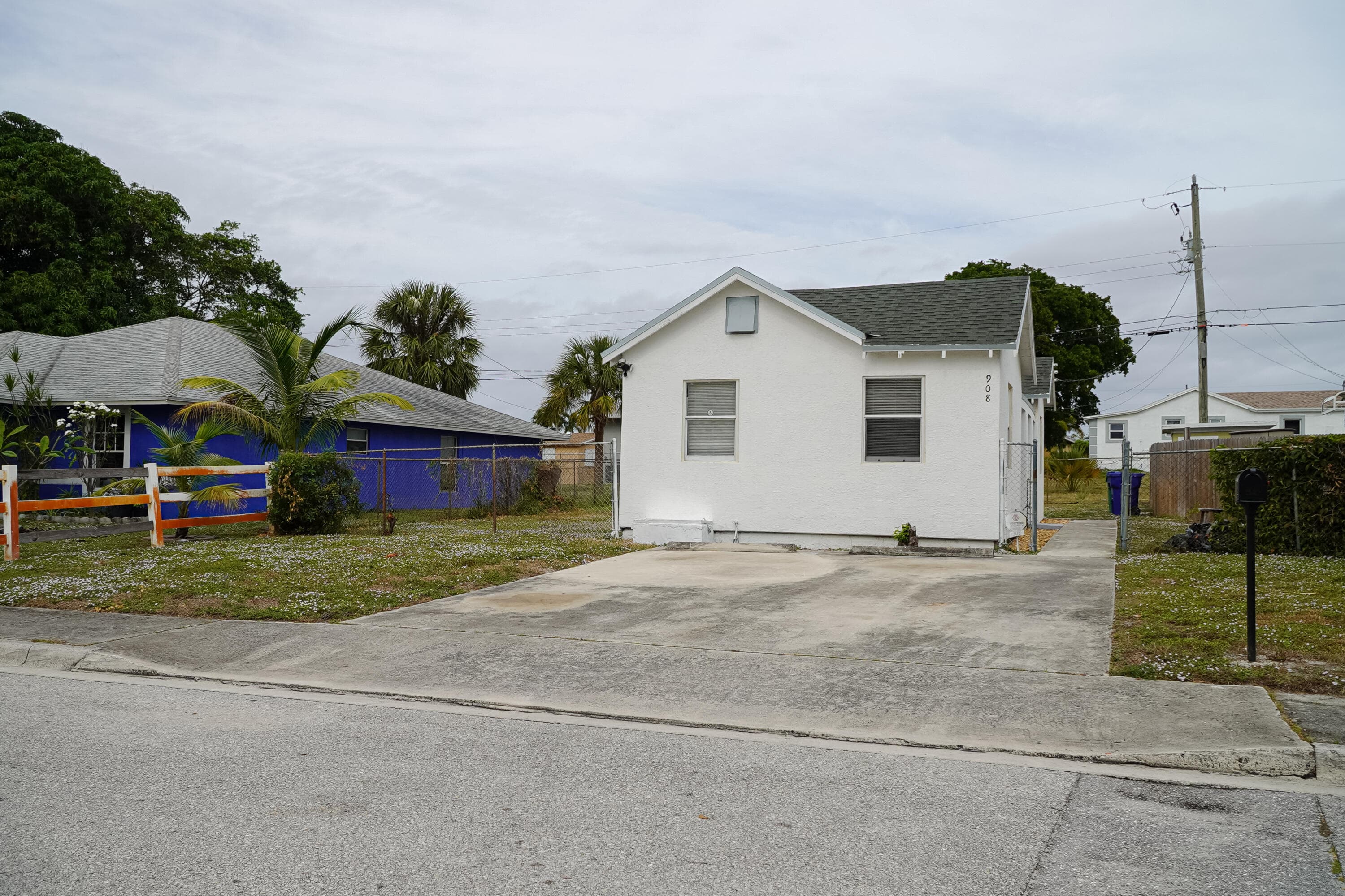 908 W 5th Street, Riviera Beach, FL 33404 5