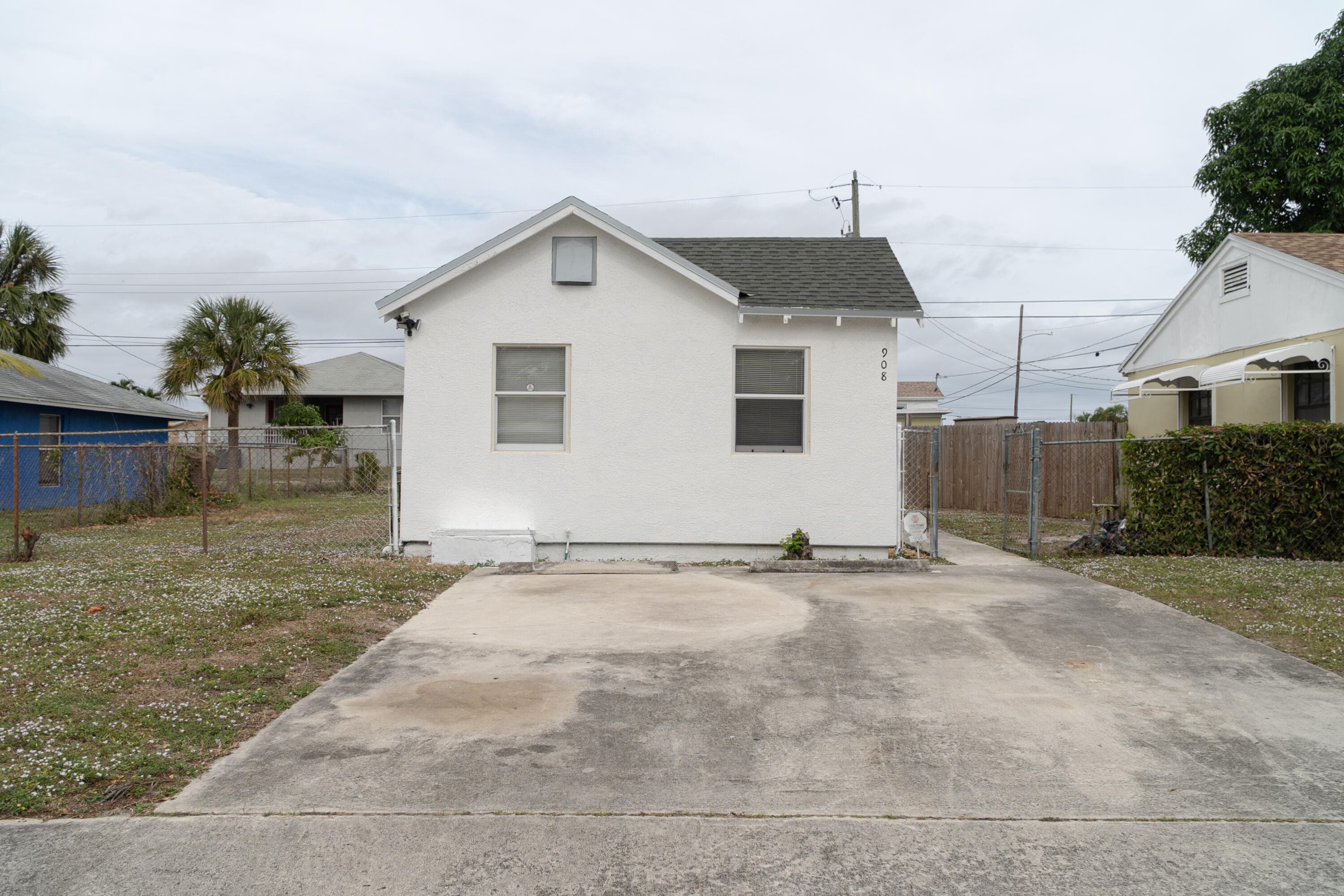 908 W 5th Street, Riviera Beach, FL 33404 3
