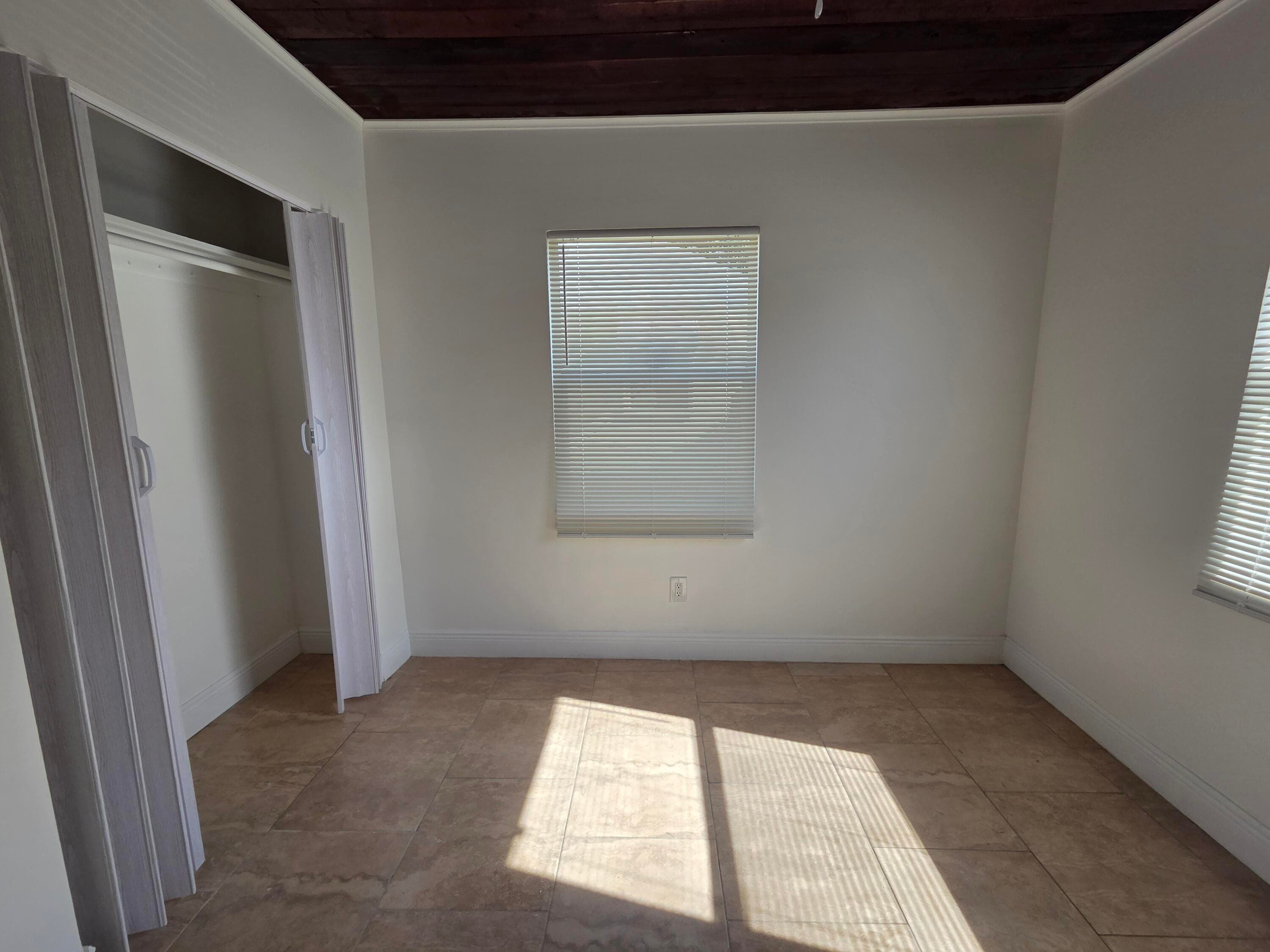 908 W 5th Street, Riviera Beach, FL 33404 26