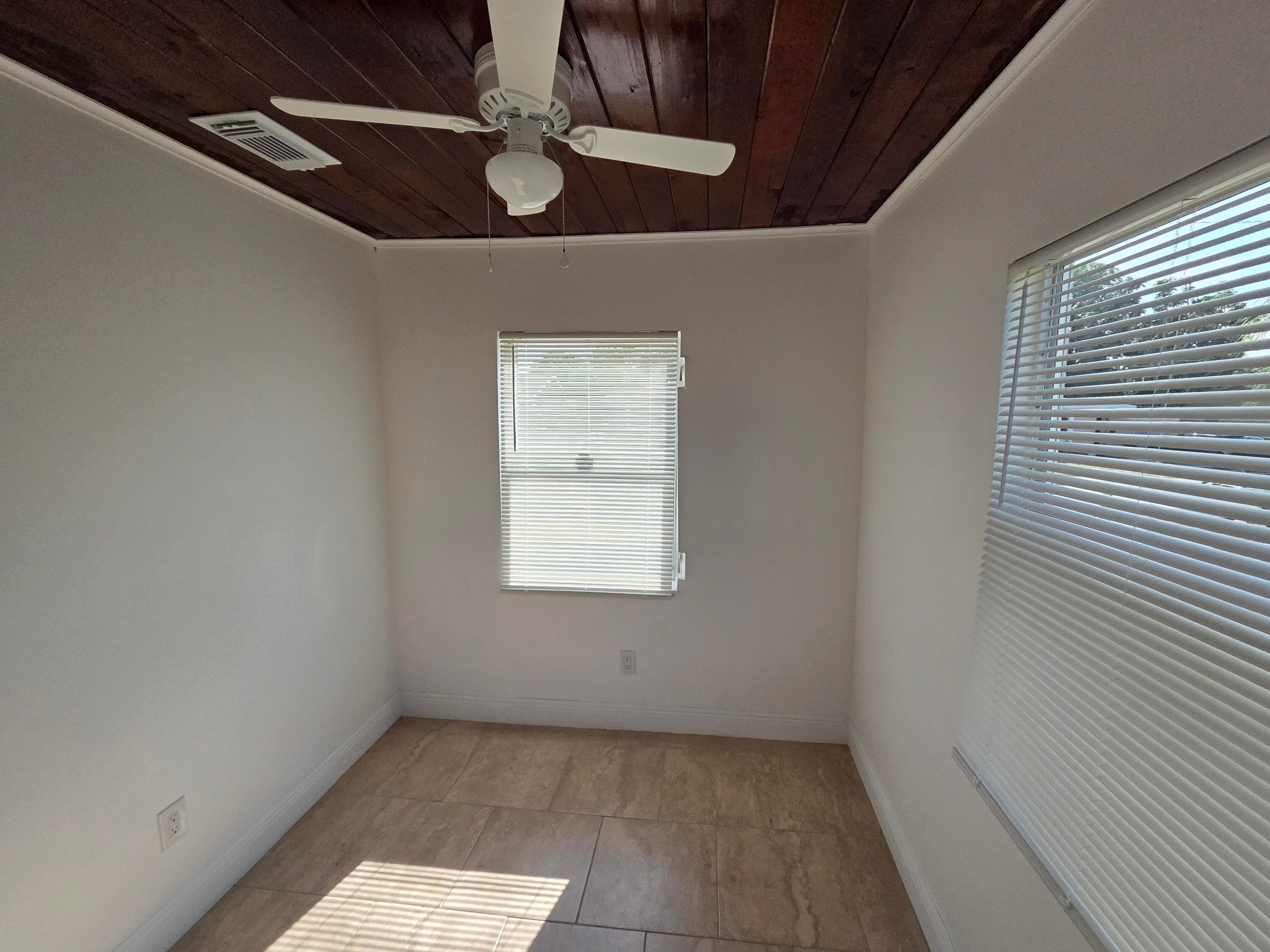 908 W 5th Street, Riviera Beach, FL 33404 28